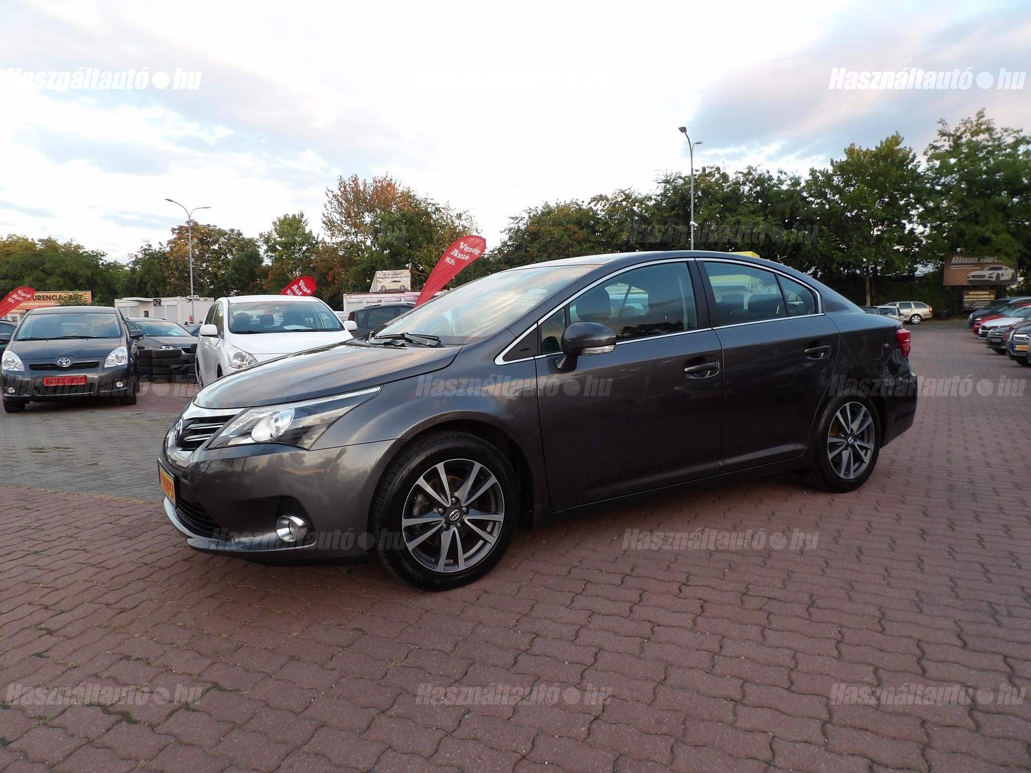 TOYOTA AVENSIS 2012/5 - 1