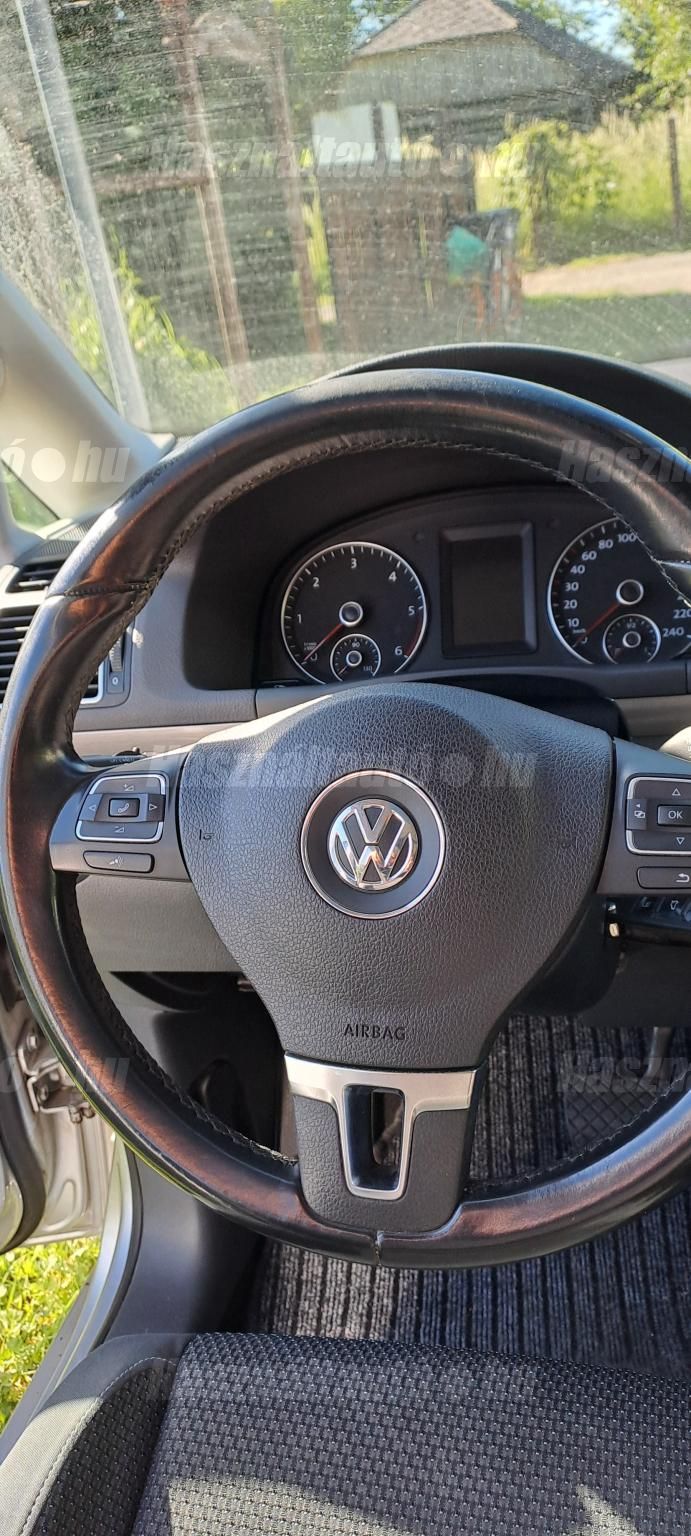 VOLKSWAGEN TOURAN 2012/4 - 1