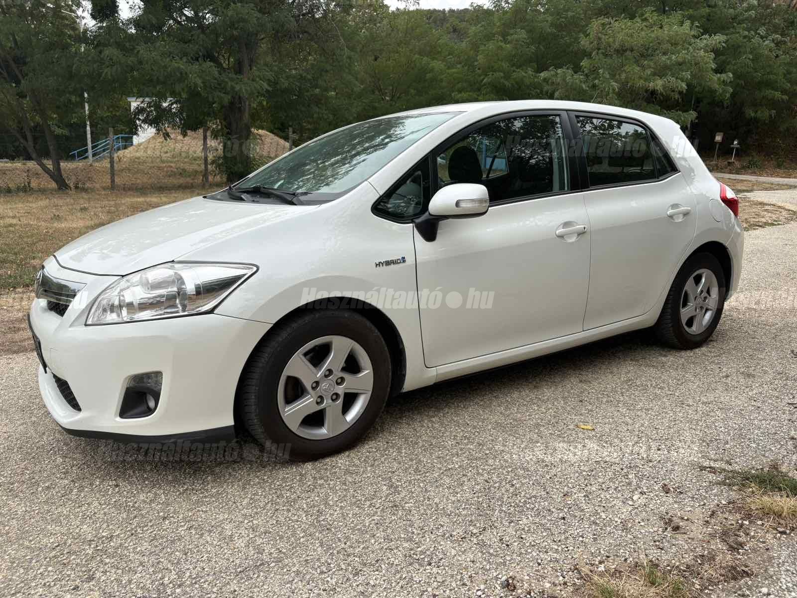 TOYOTA AURIS 2012/9 - 1