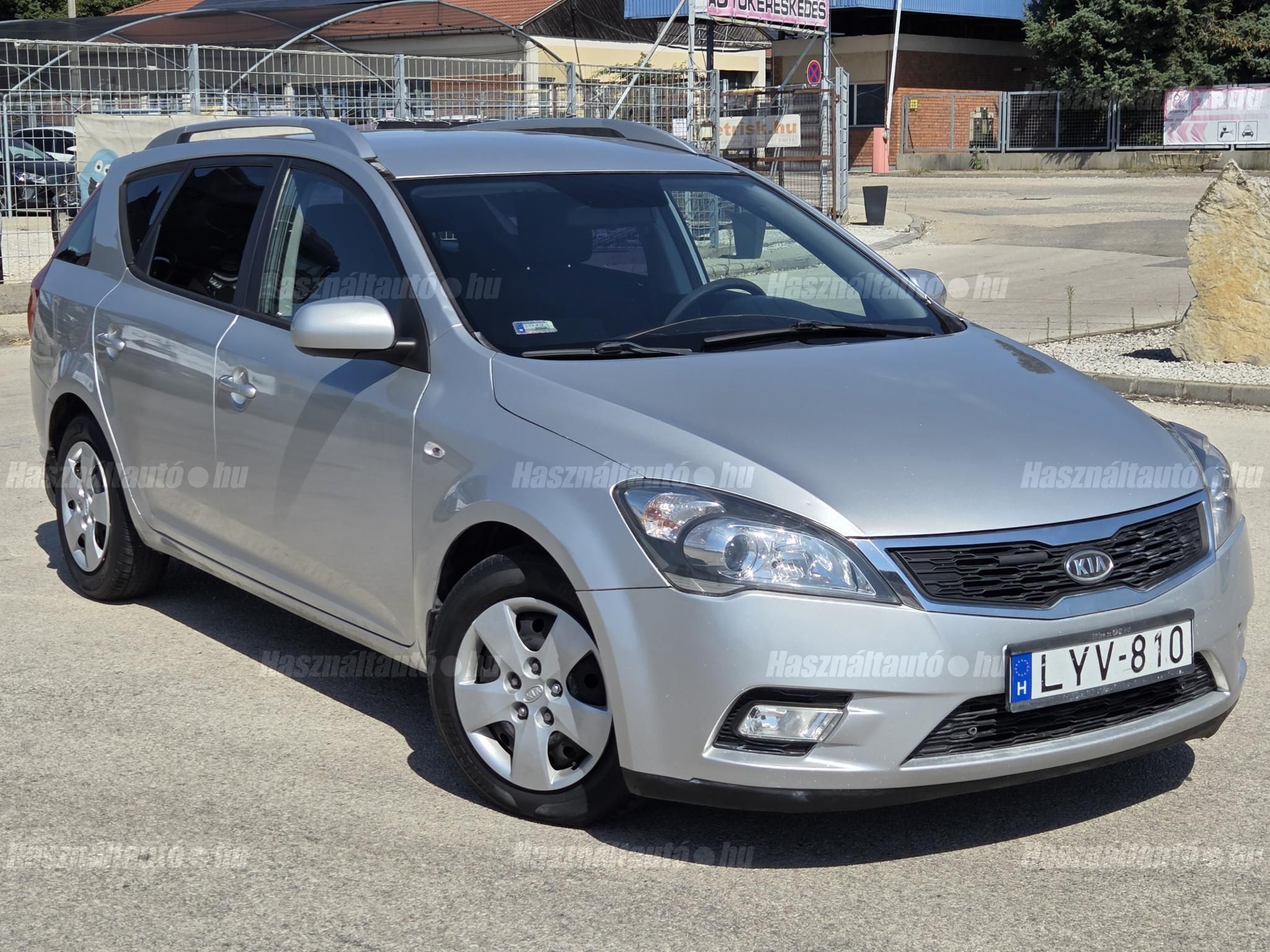 KIA CEE'D 2011/10 - 1