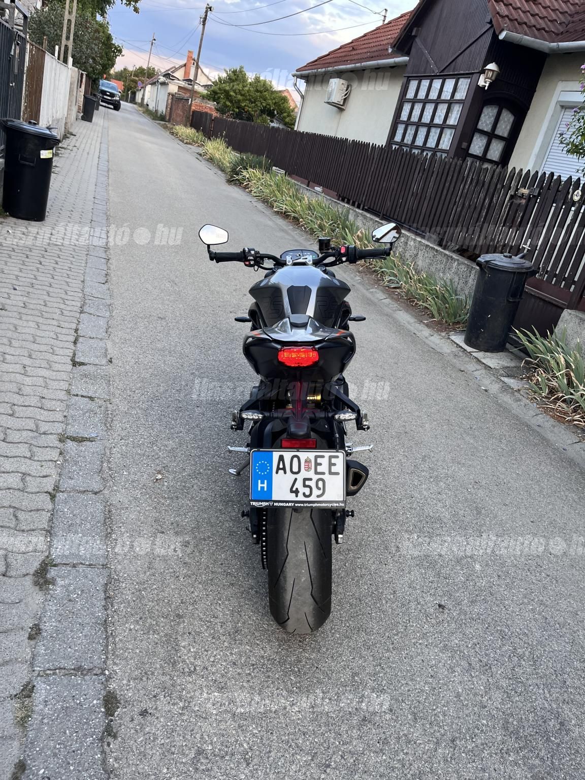 TRIUMPH STREET TRIPLE 2025 - 1