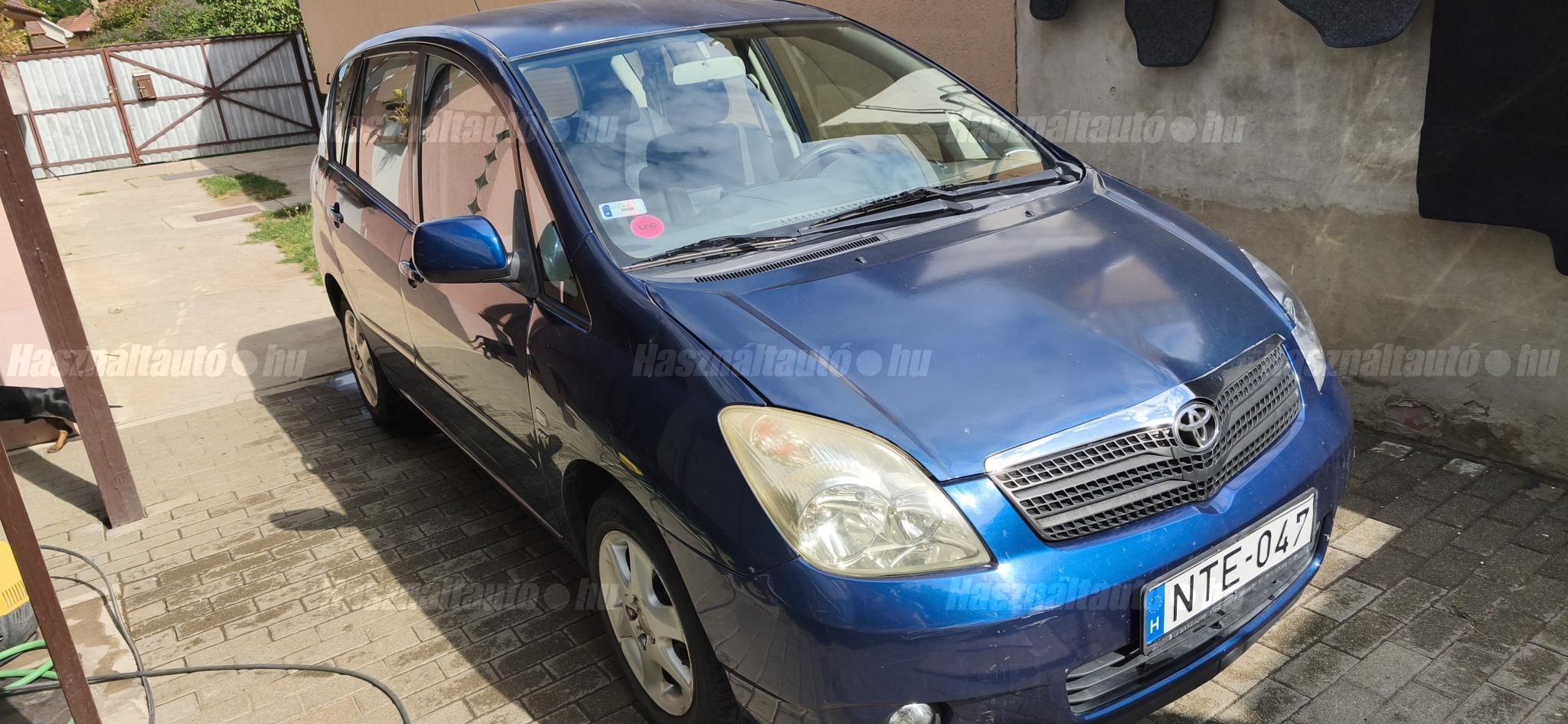 TOYOTA COROLLA VERSO 2003 - 1