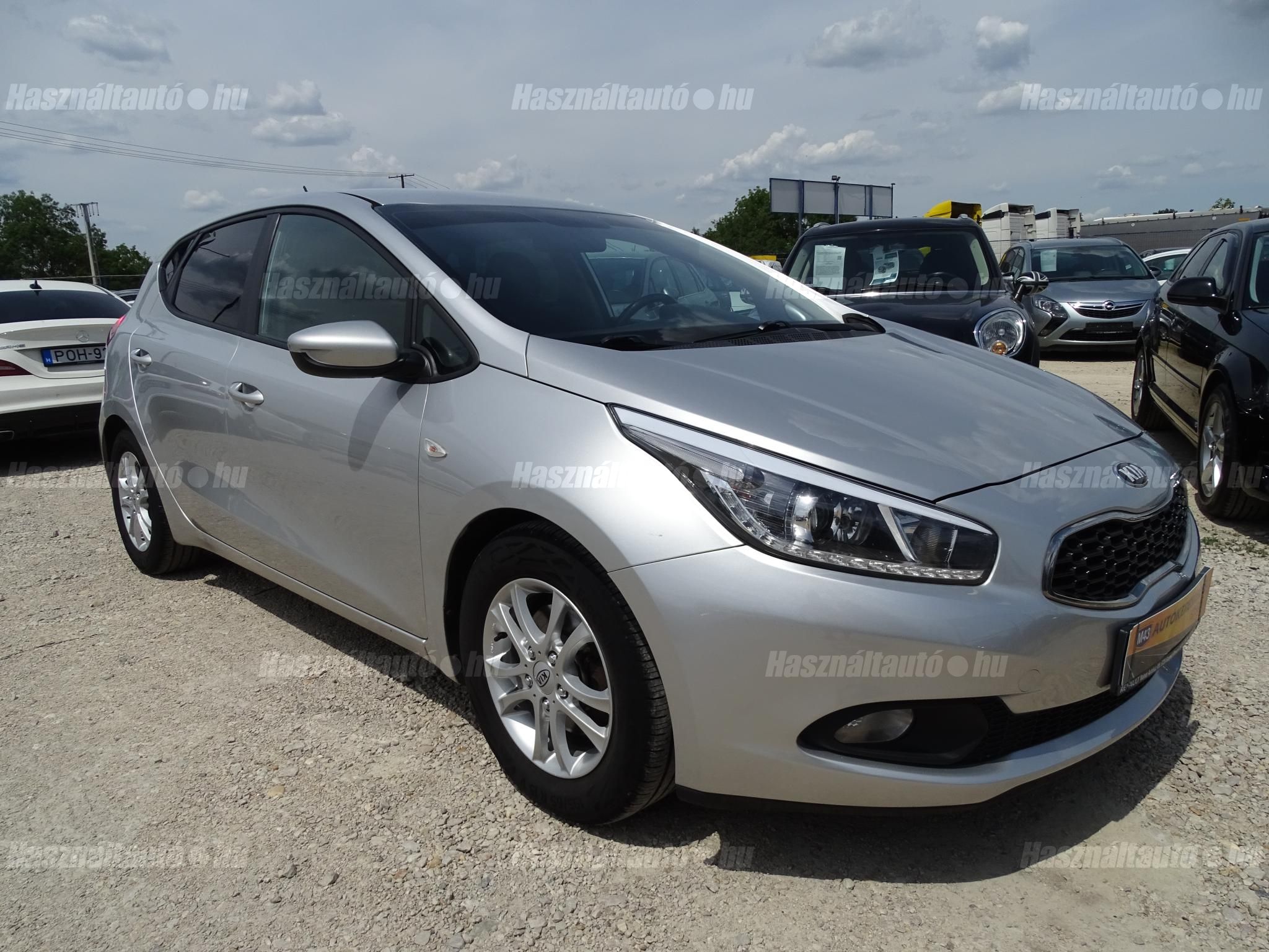 KIA CEE'D 2012/12 - 1