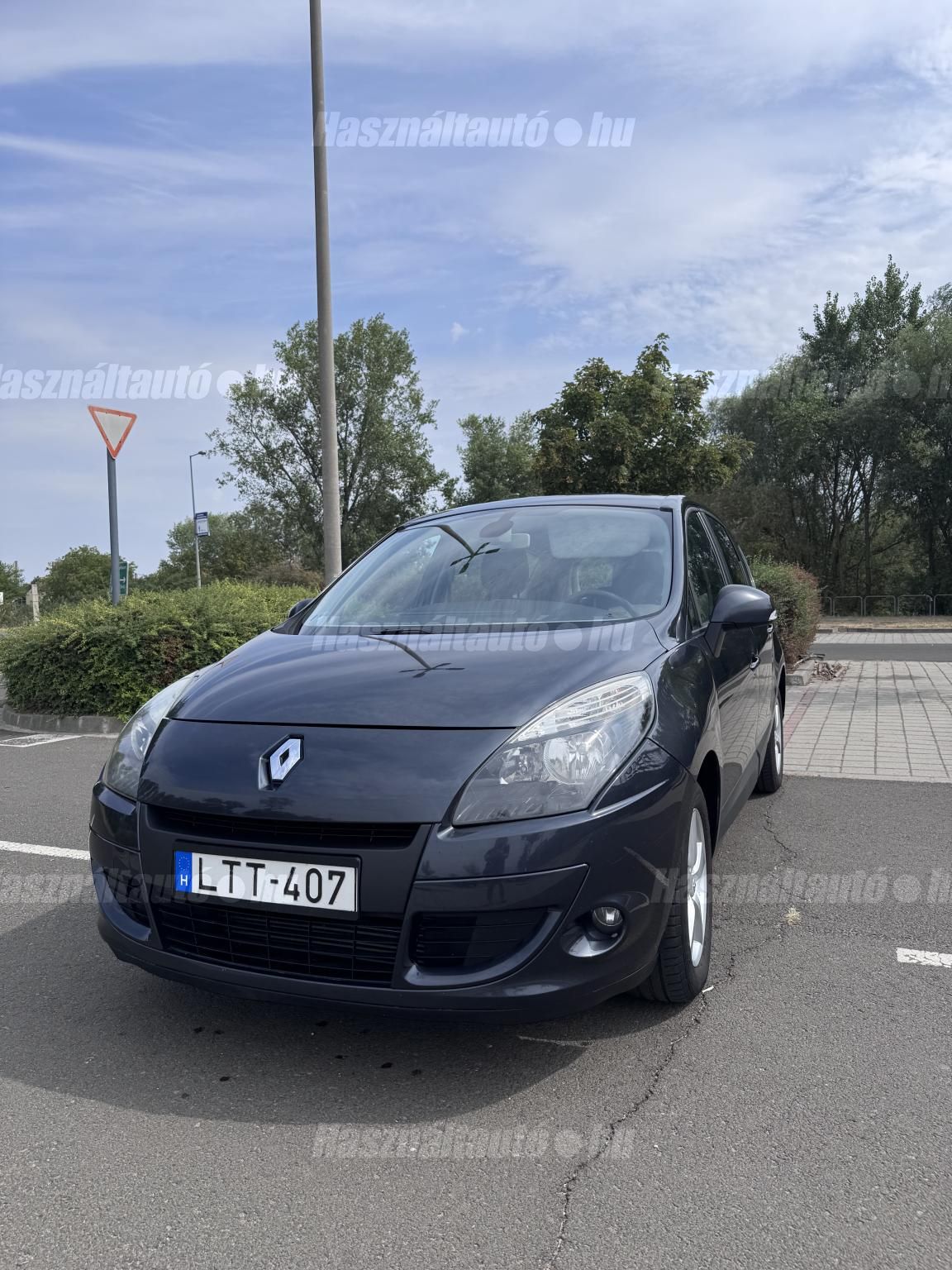 RENAULT GRAND SCENIC 2010/11 - 1