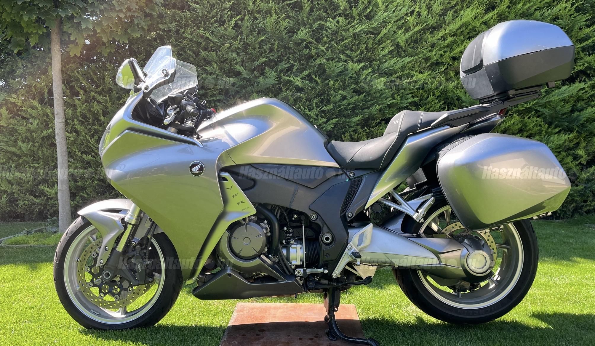 HONDA VFR 1200 F 2010/4 - 1