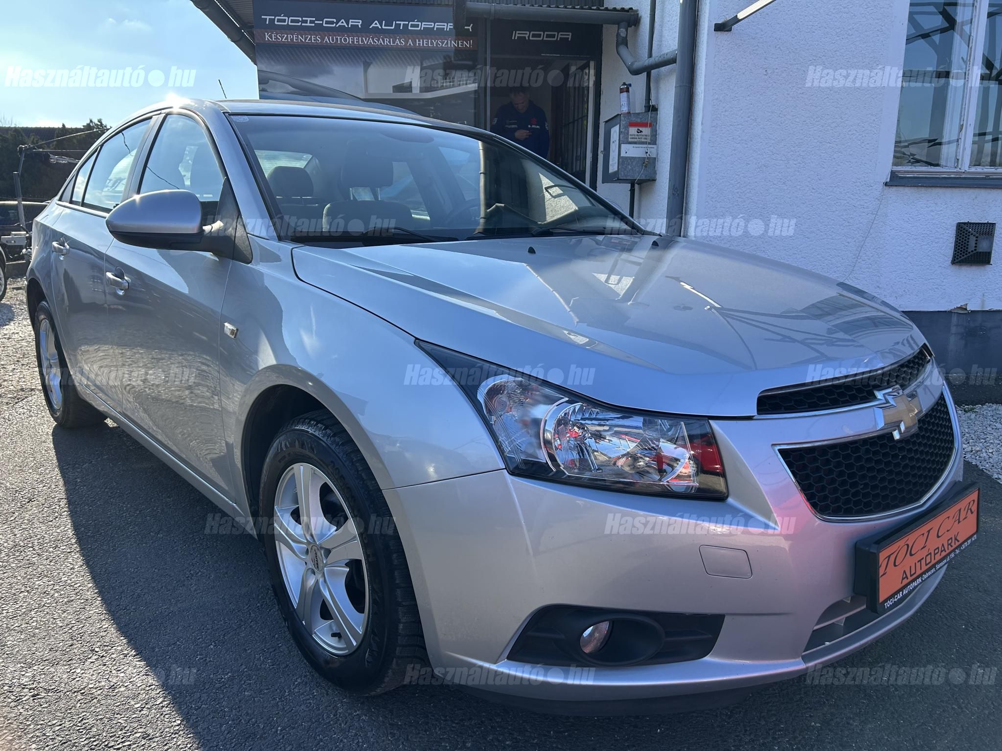 CHEVROLET CRUZE 2010/8 - 1