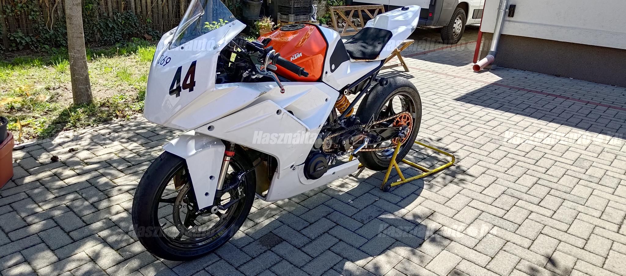 KTM RC 390 2022 - 1