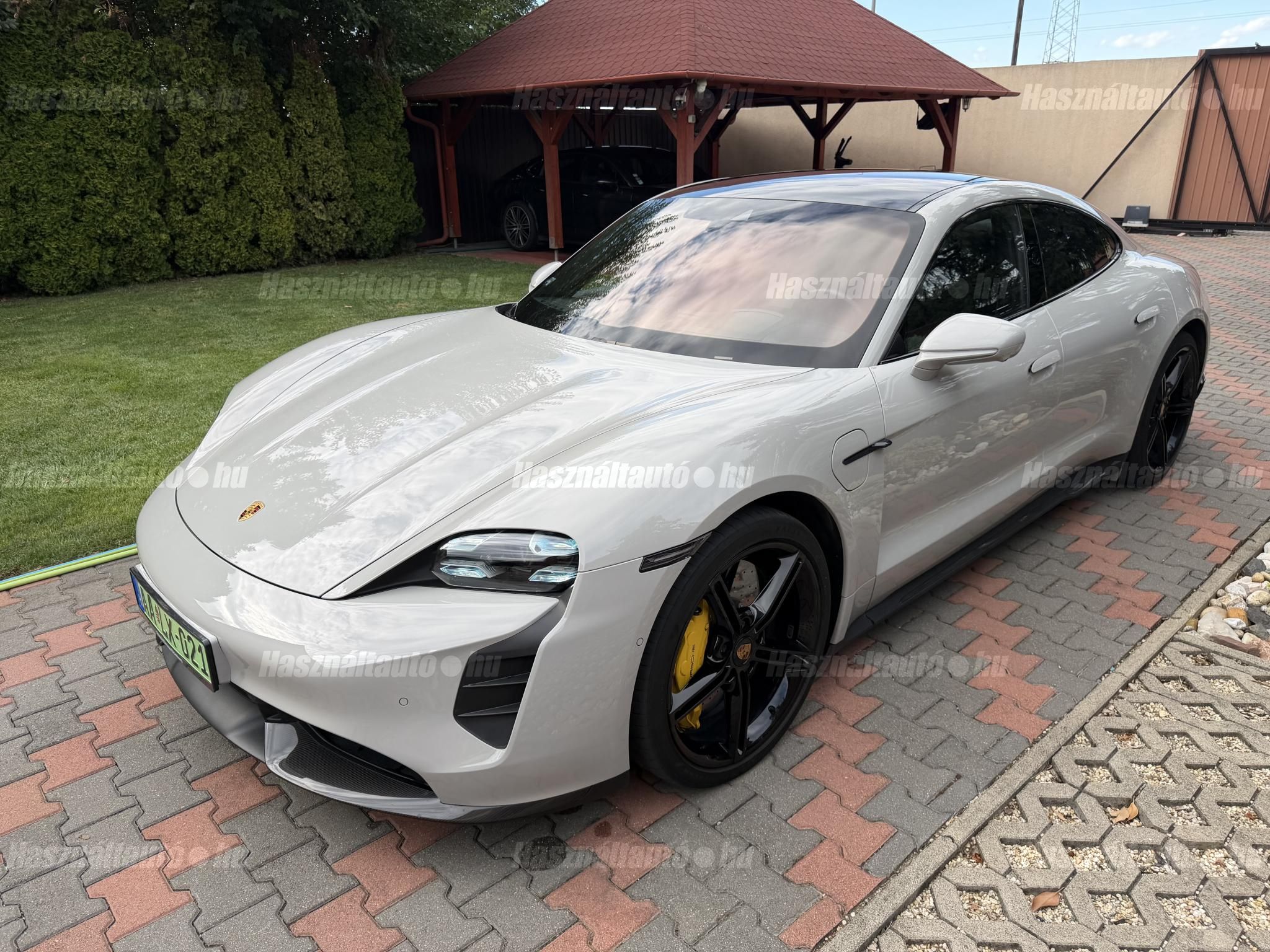 PORSCHE TAYCAN 2021/12 - 1