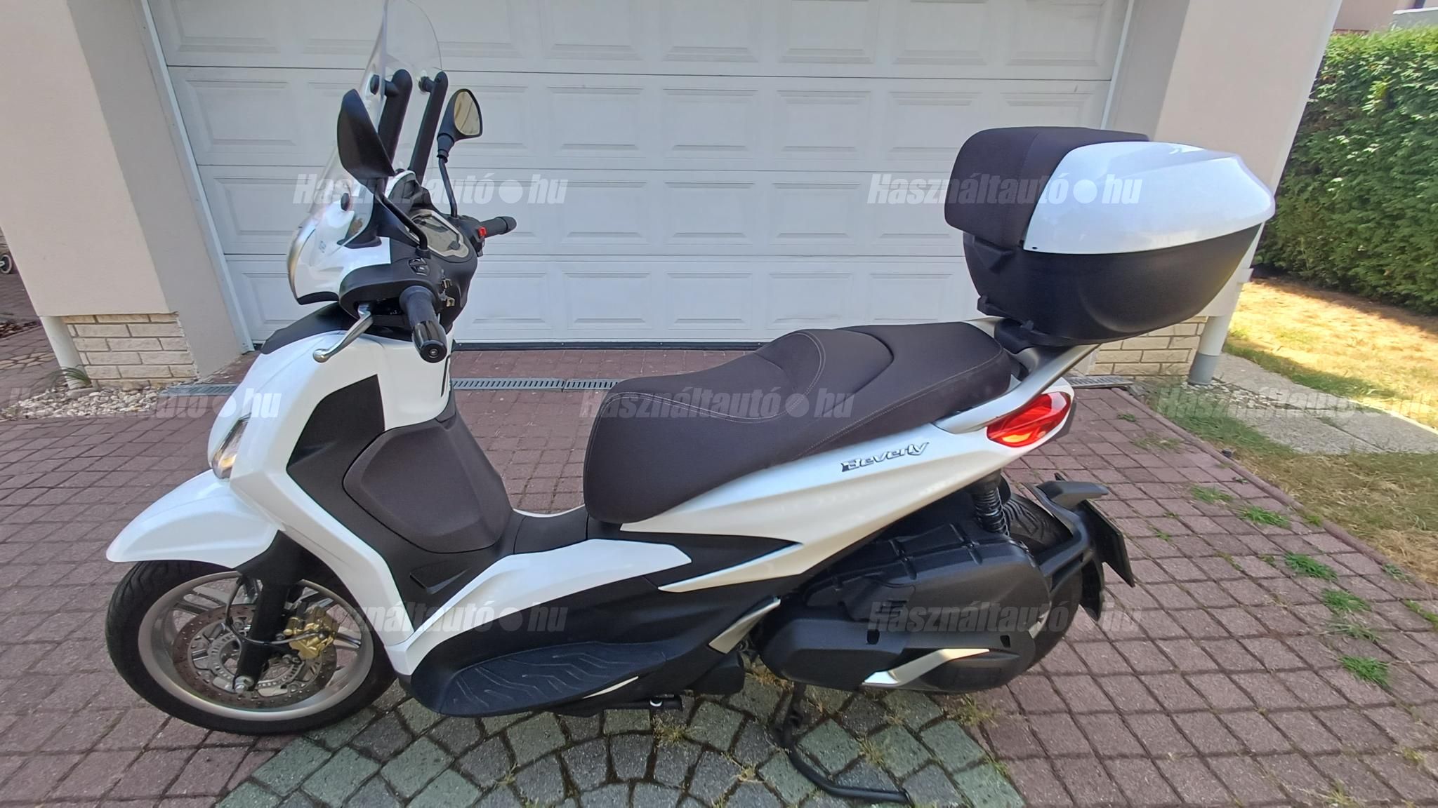 PIAGGIO EGYÉB 2021/10 - 1