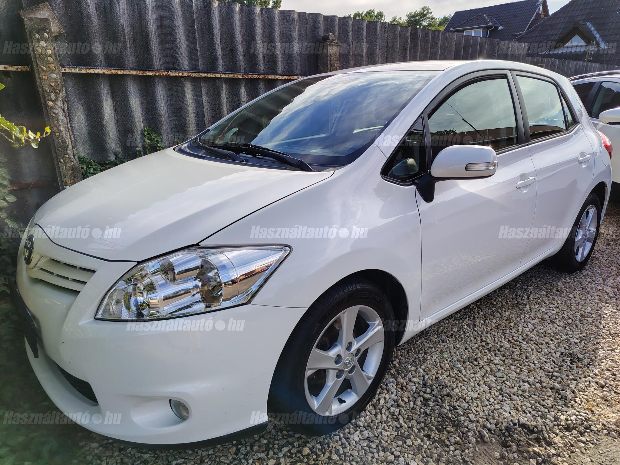 TOYOTA AURIS 2012/11 - 1