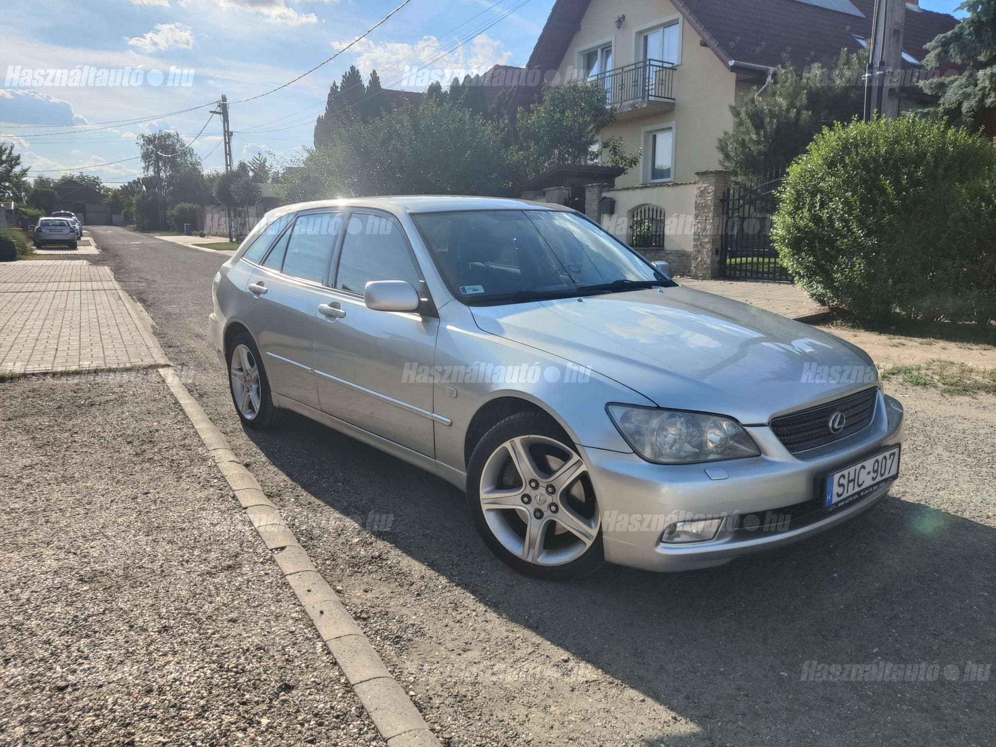 LEXUS IS 2002/12 - 1