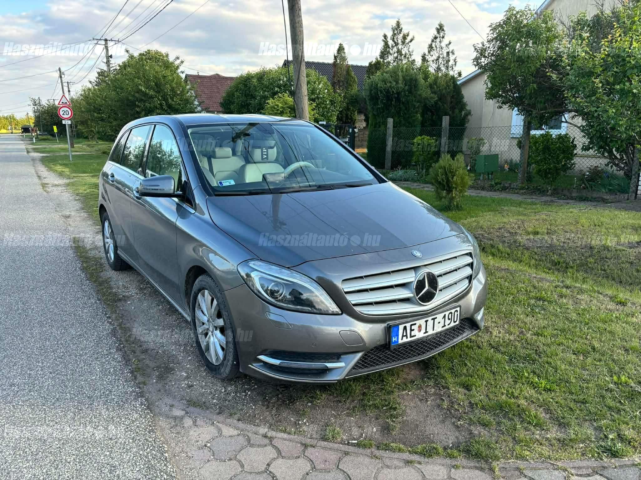 MERCEDES-BENZ B 180 2013/11 - 1