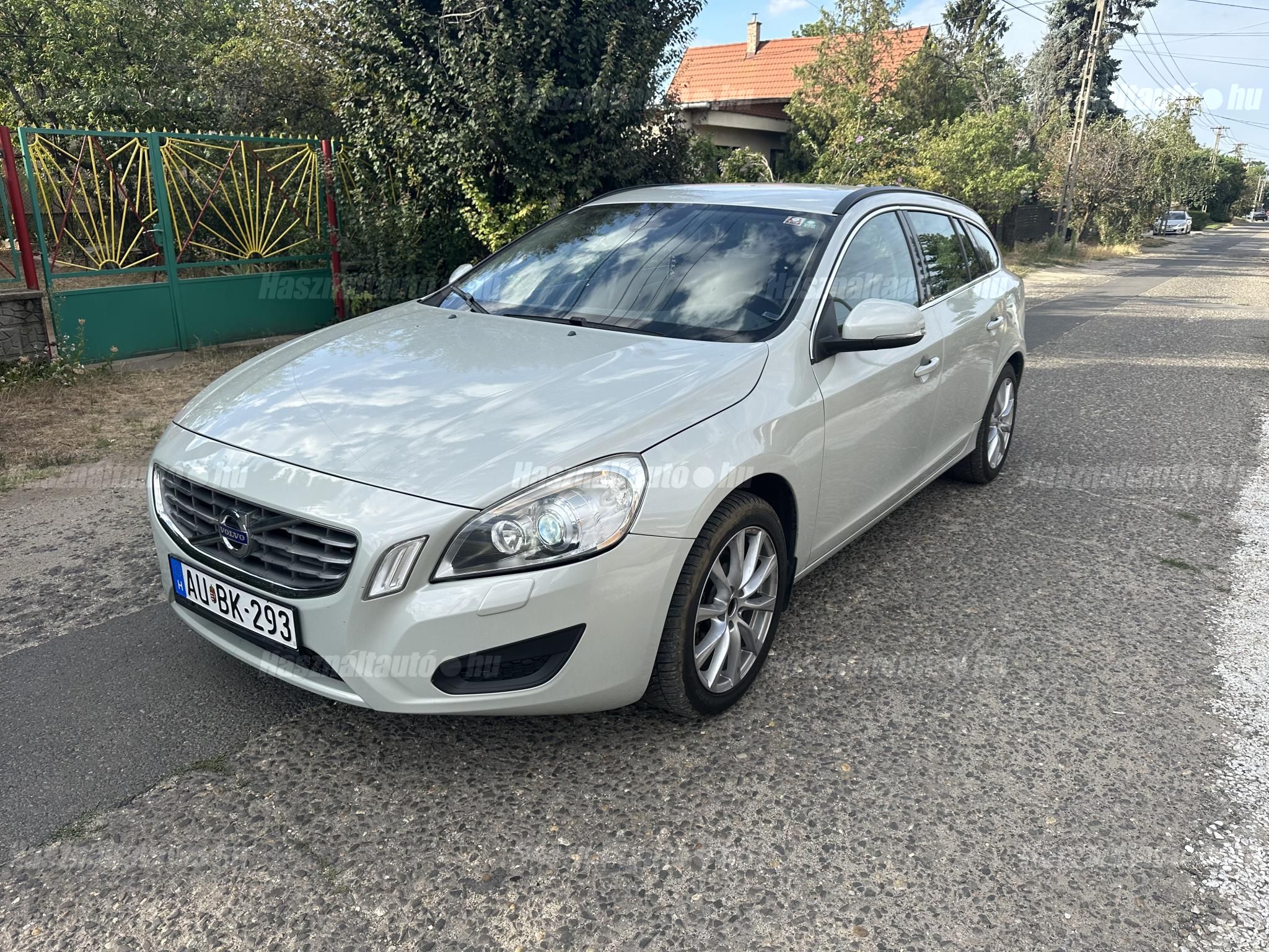 VOLVO V60 2011/8 - 1