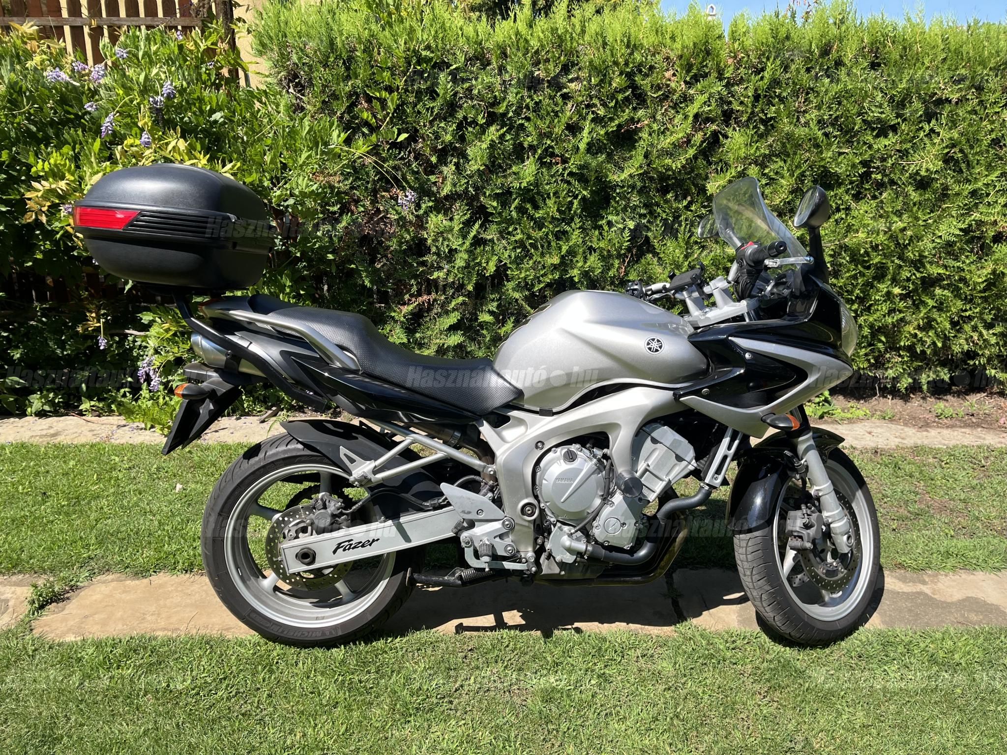 YAMAHA FZ6-S (FAZER) 2004/6 - 1
