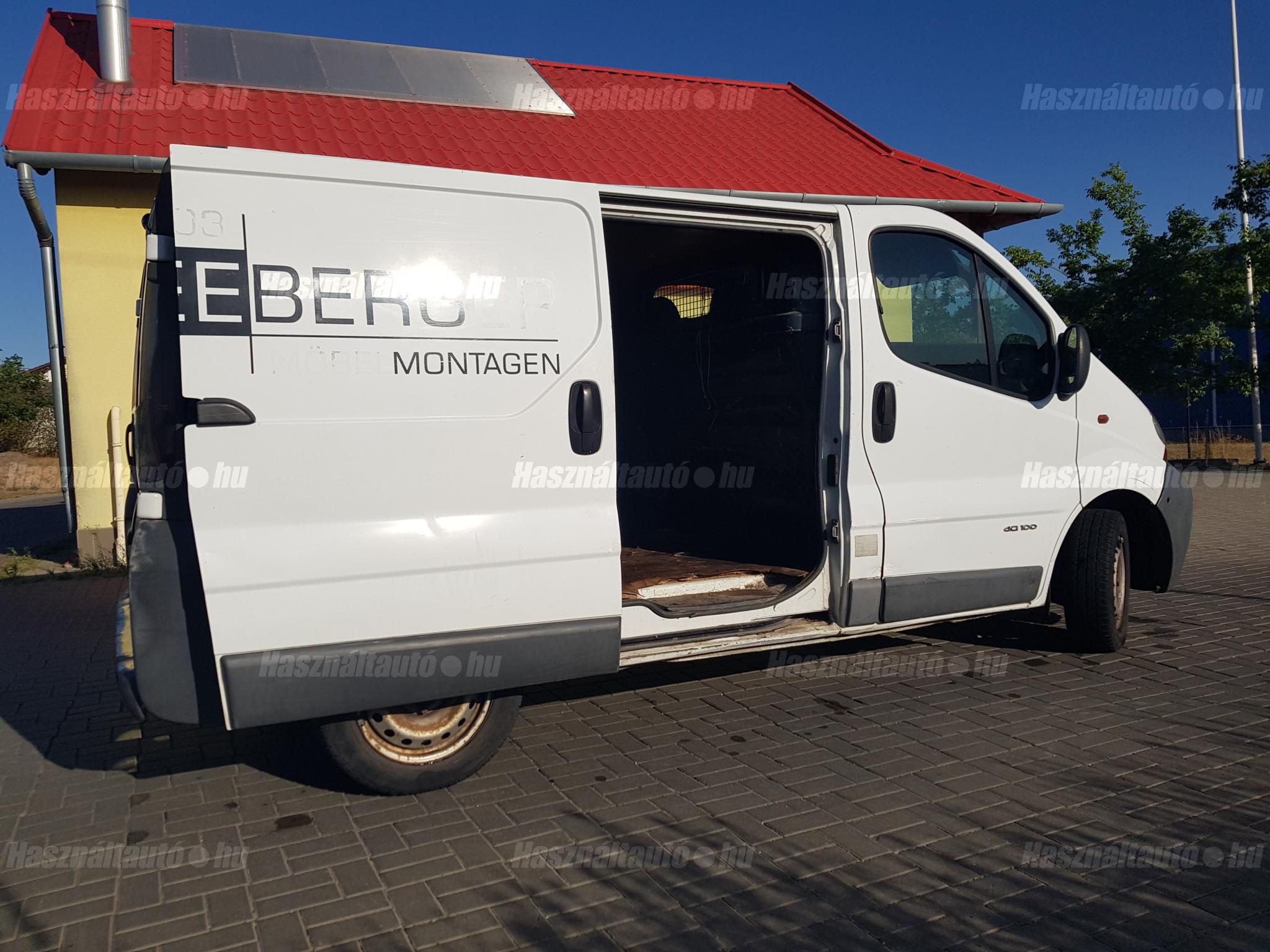 RENAULT TRAFIC 2004/6 - 1