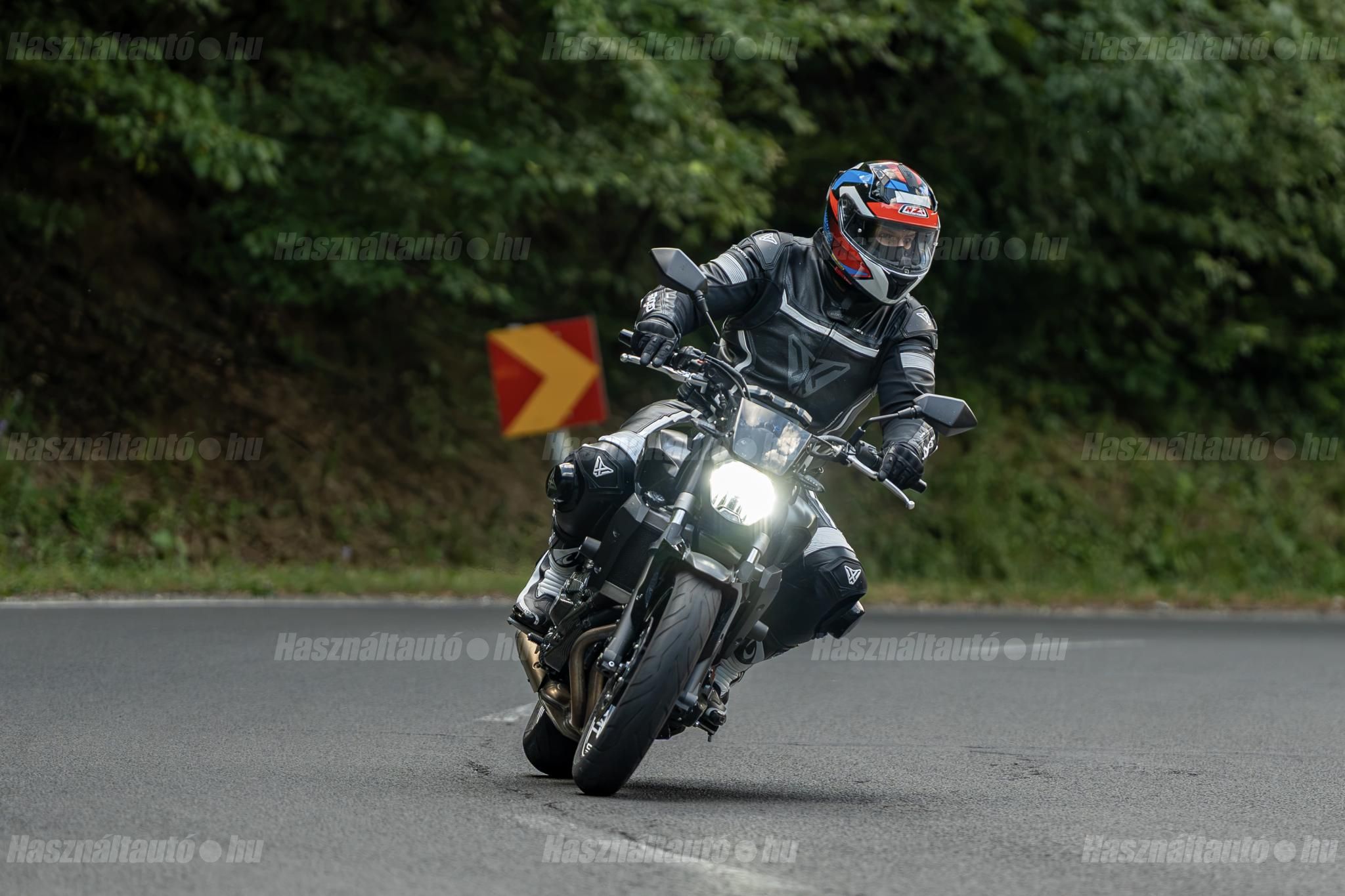 YAMAHA MT-07 2016/7 - 1
