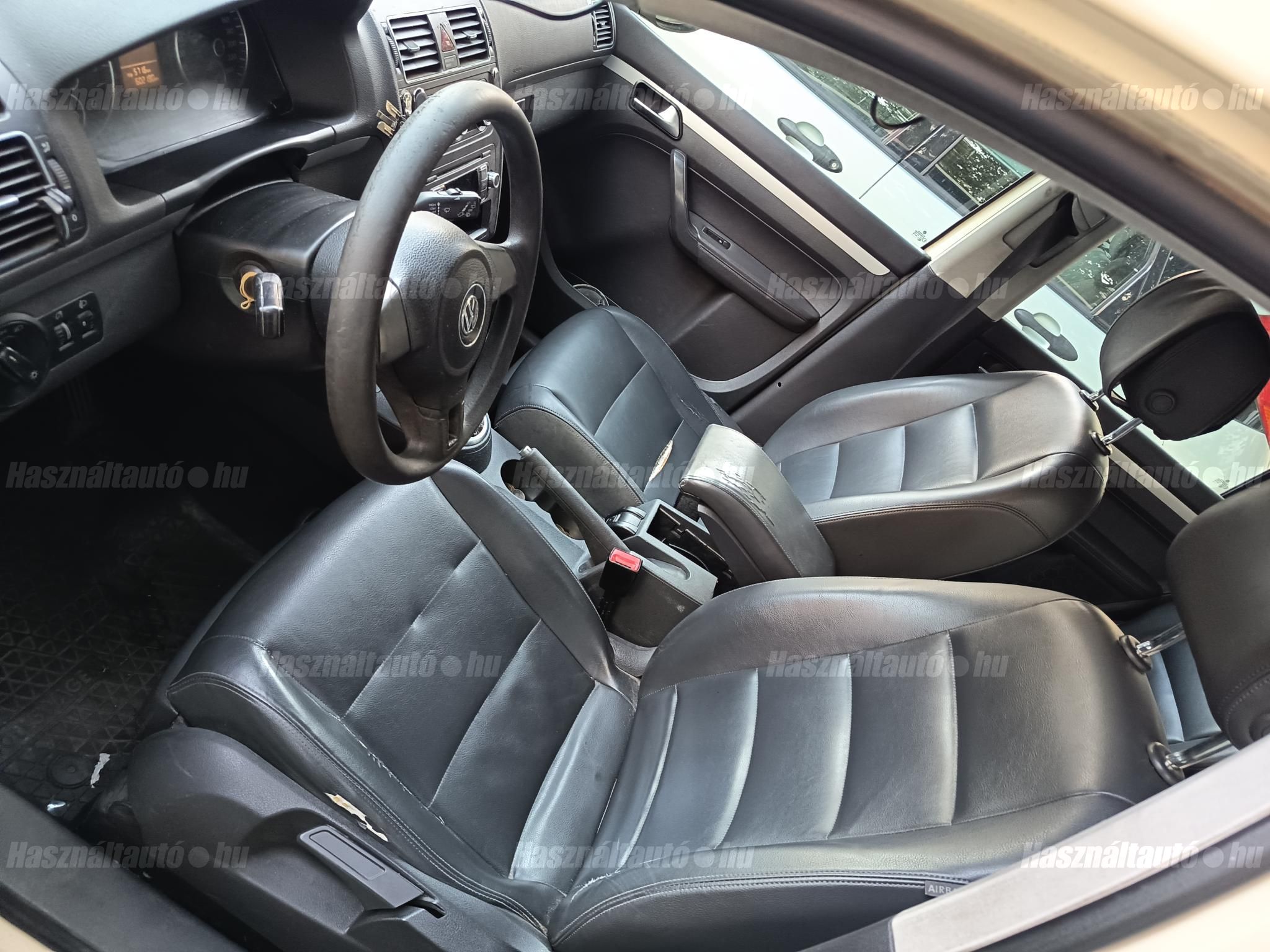 VOLKSWAGEN TOURAN 2013/6 - 1