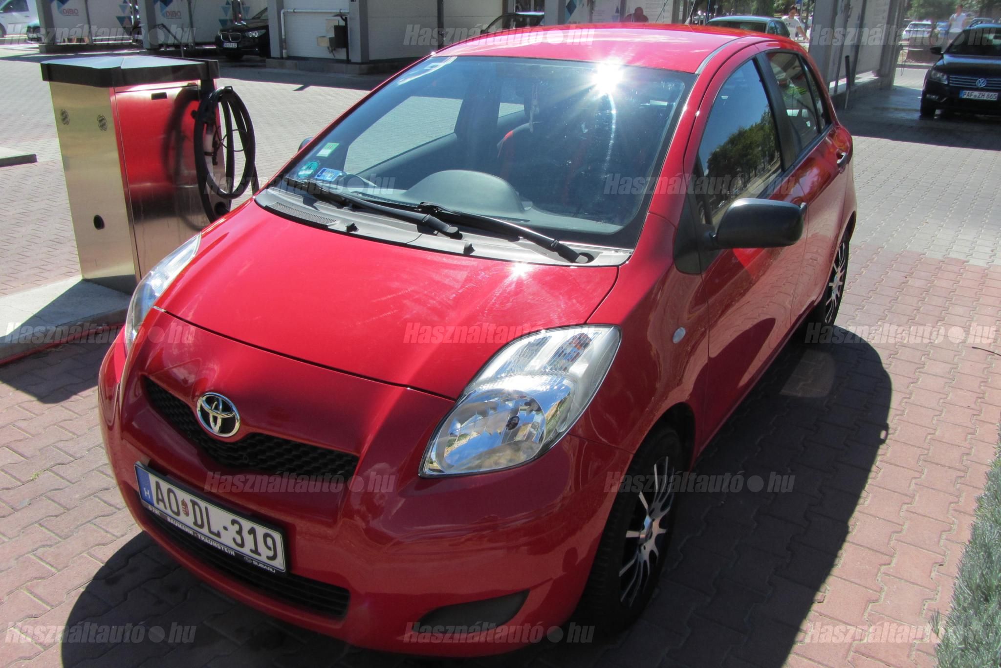 TOYOTA YARIS 2011/8 - 1