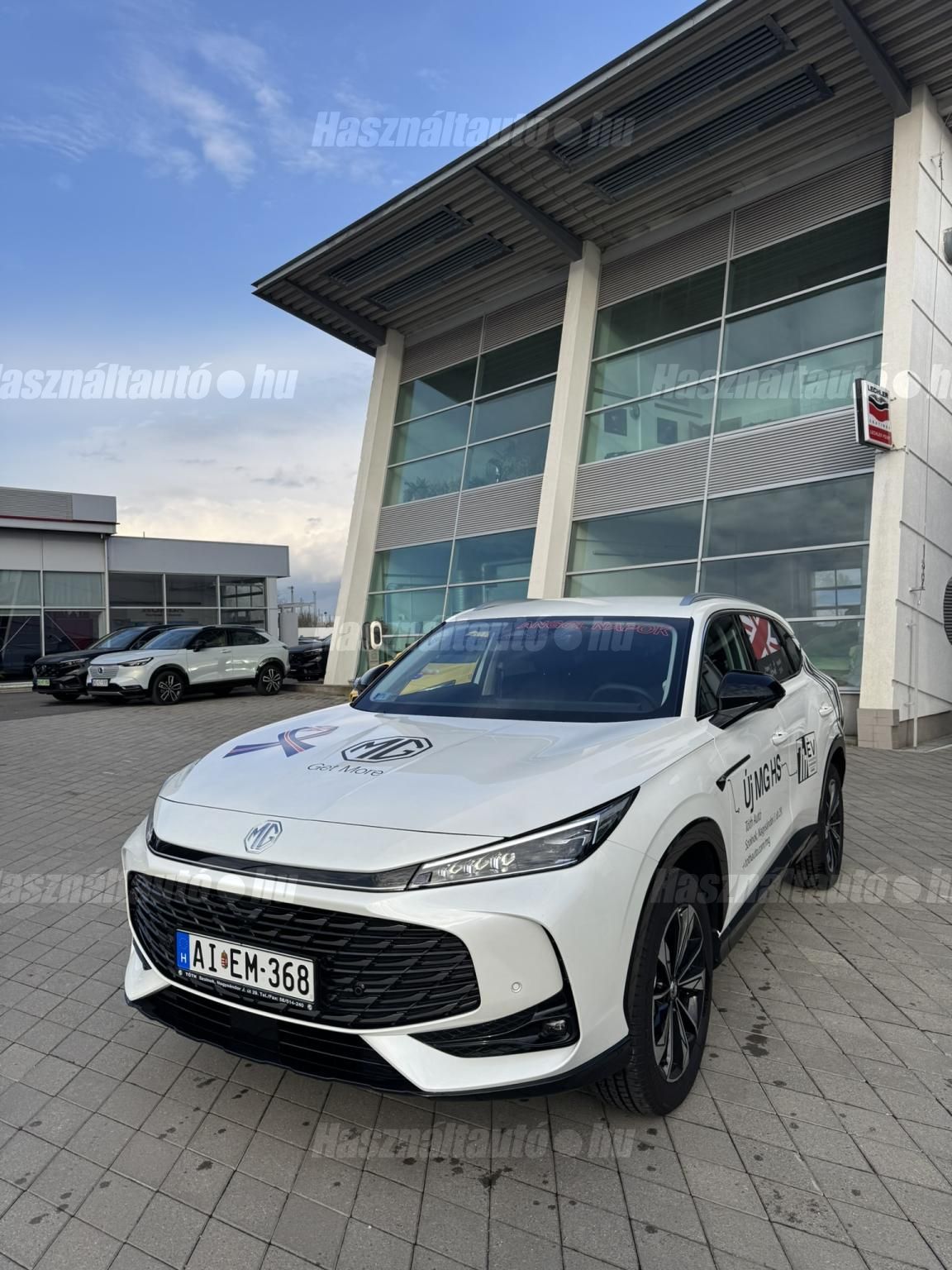 MG HS 2025/10 - 1