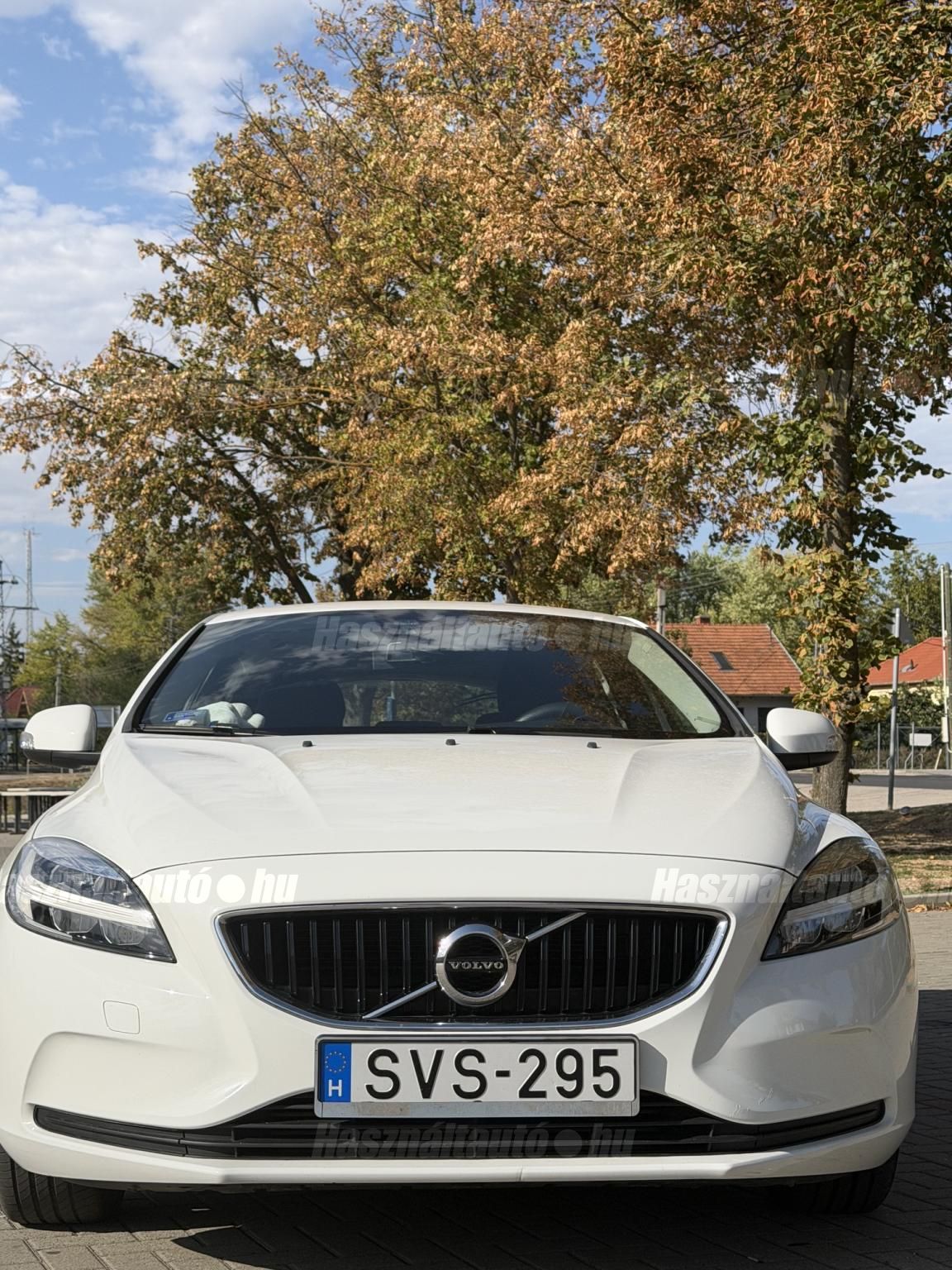 VOLVO V40 2018 - 1