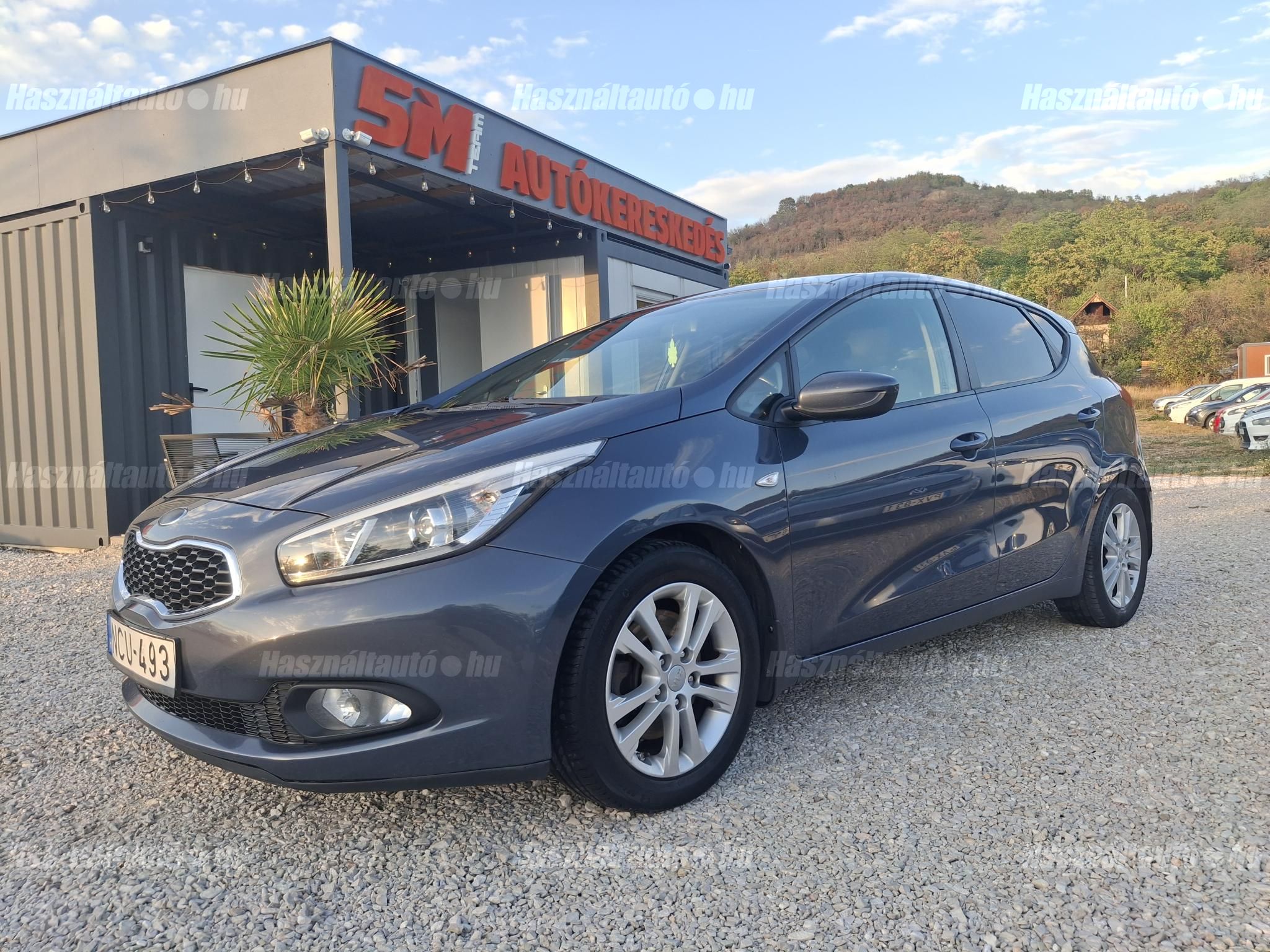 KIA CEE'D 2015/4 - 1