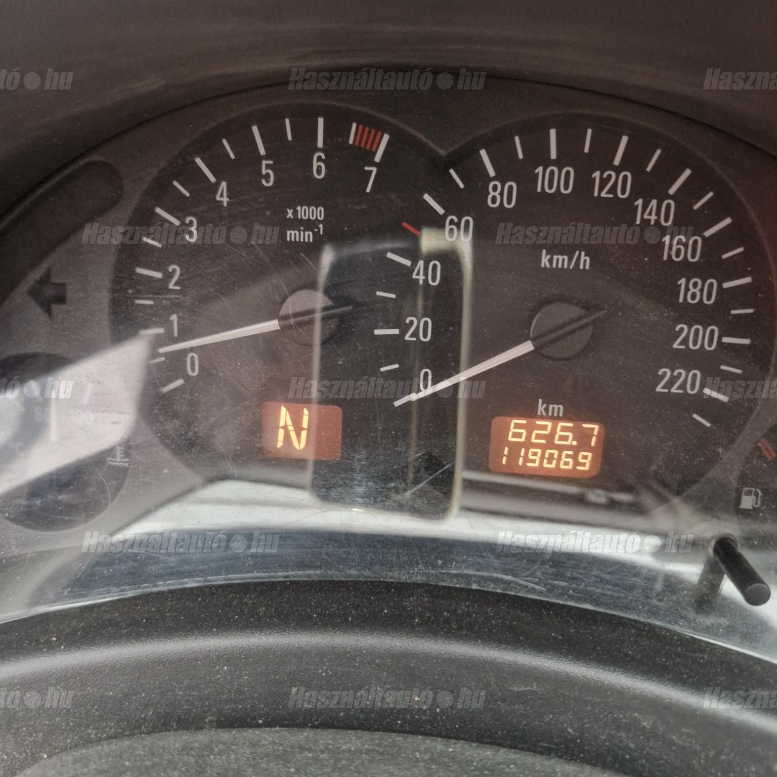 OPEL CORSA 2002/5 - 1