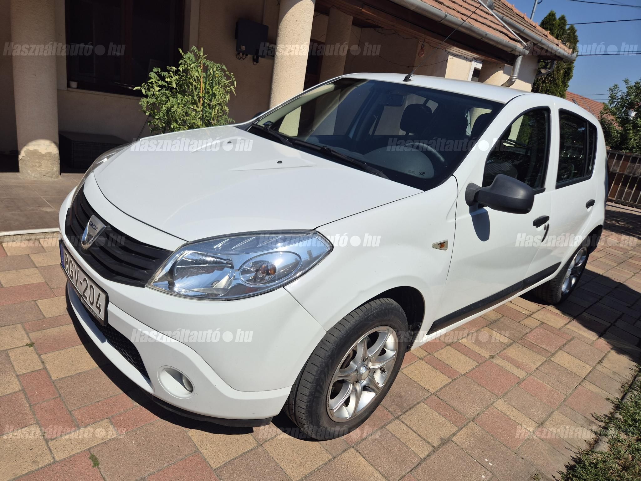 DACIA SANDERO 2010/10 - 1