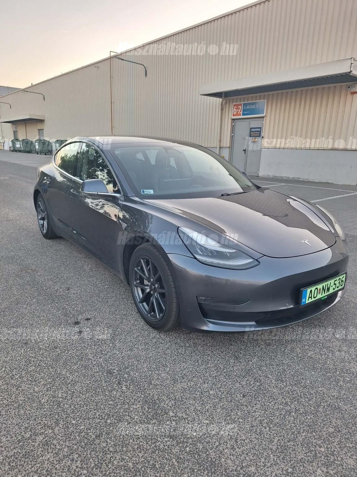 TESLA MODEL 3 2019/8 - 1