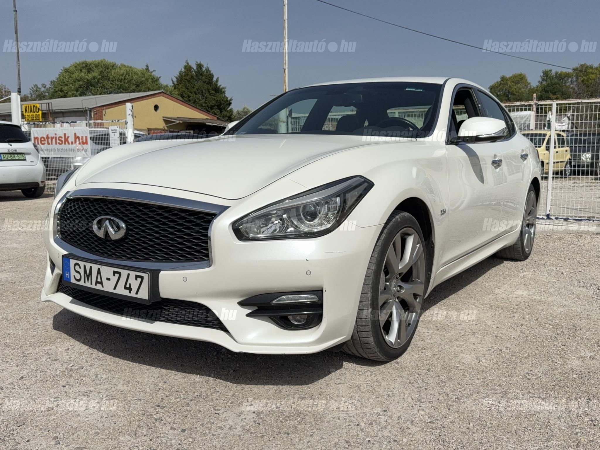 INFINITI Q70 2016/7 - 1