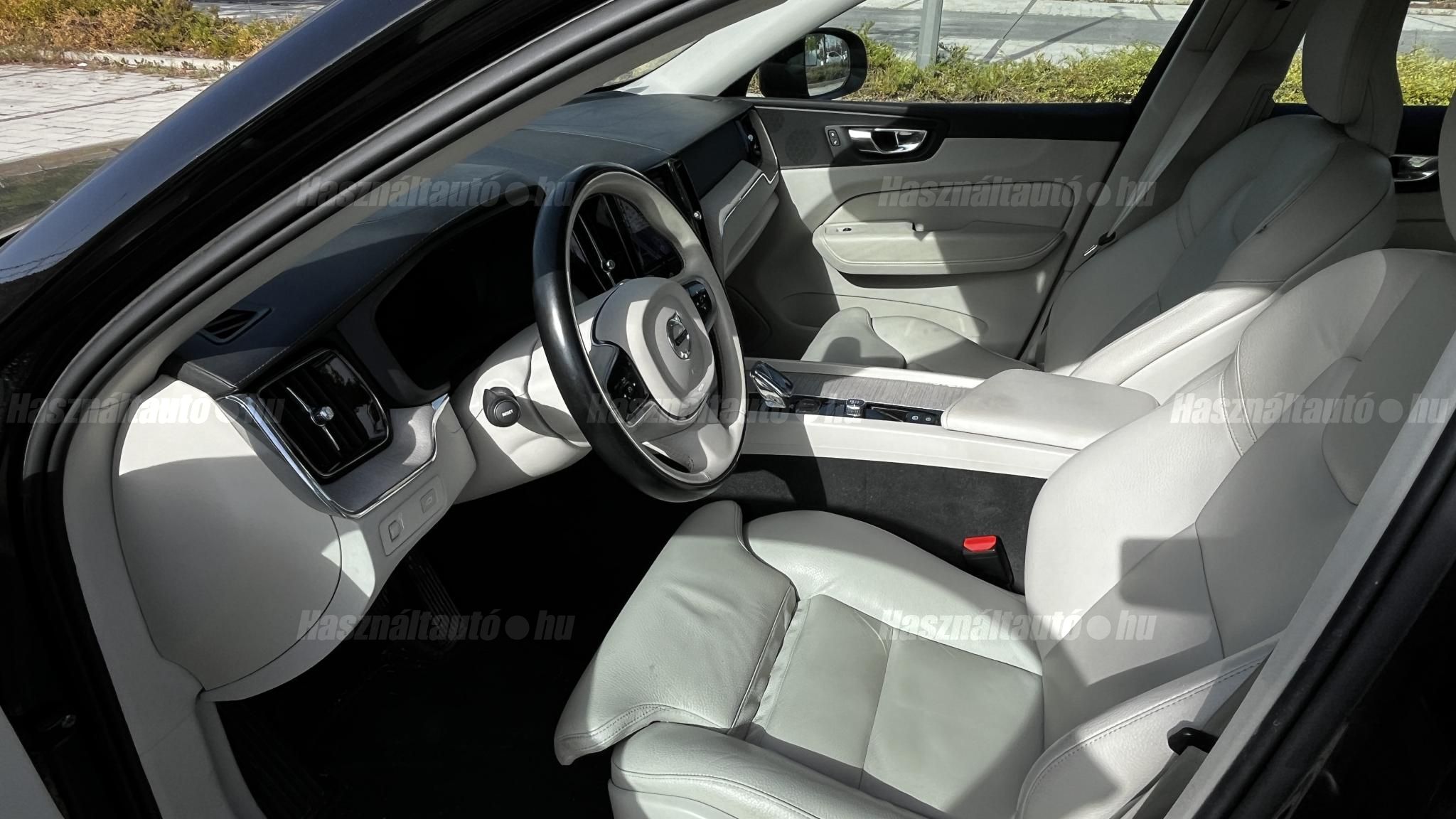VOLVO XC60 2021/10 - 1