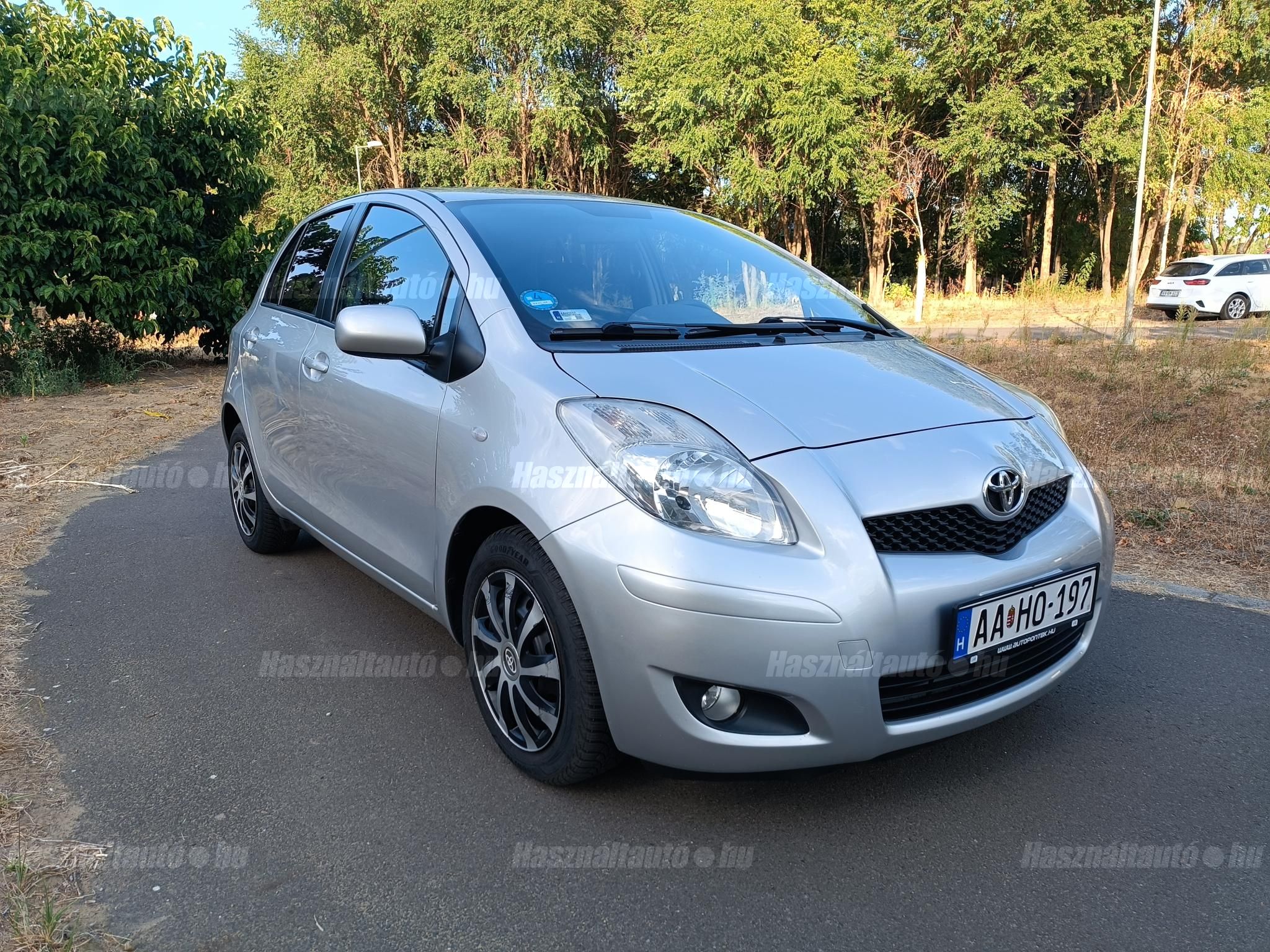 TOYOTA YARIS 2011/8 - 1