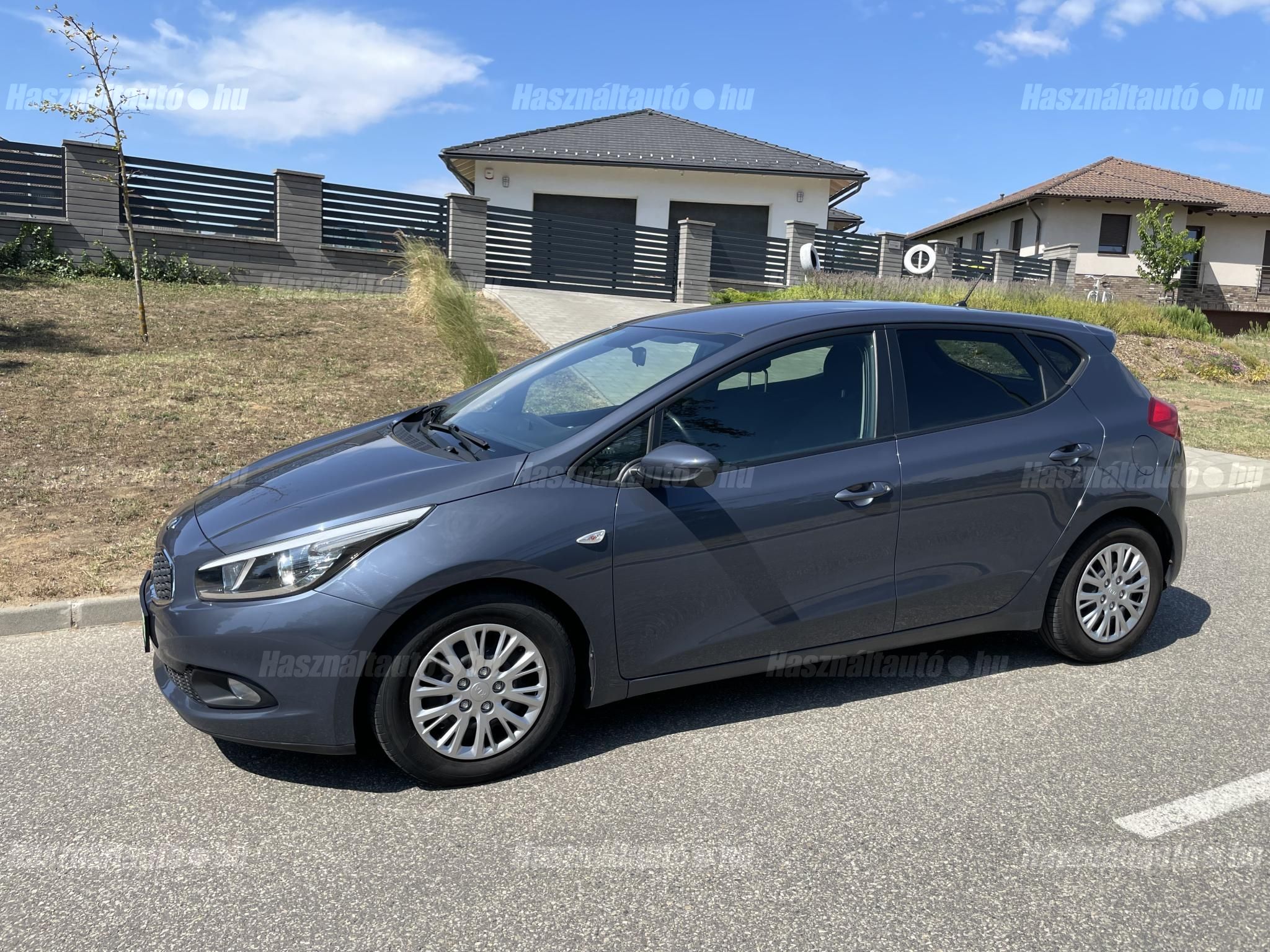 KIA CEE'D 2015/8 - 1