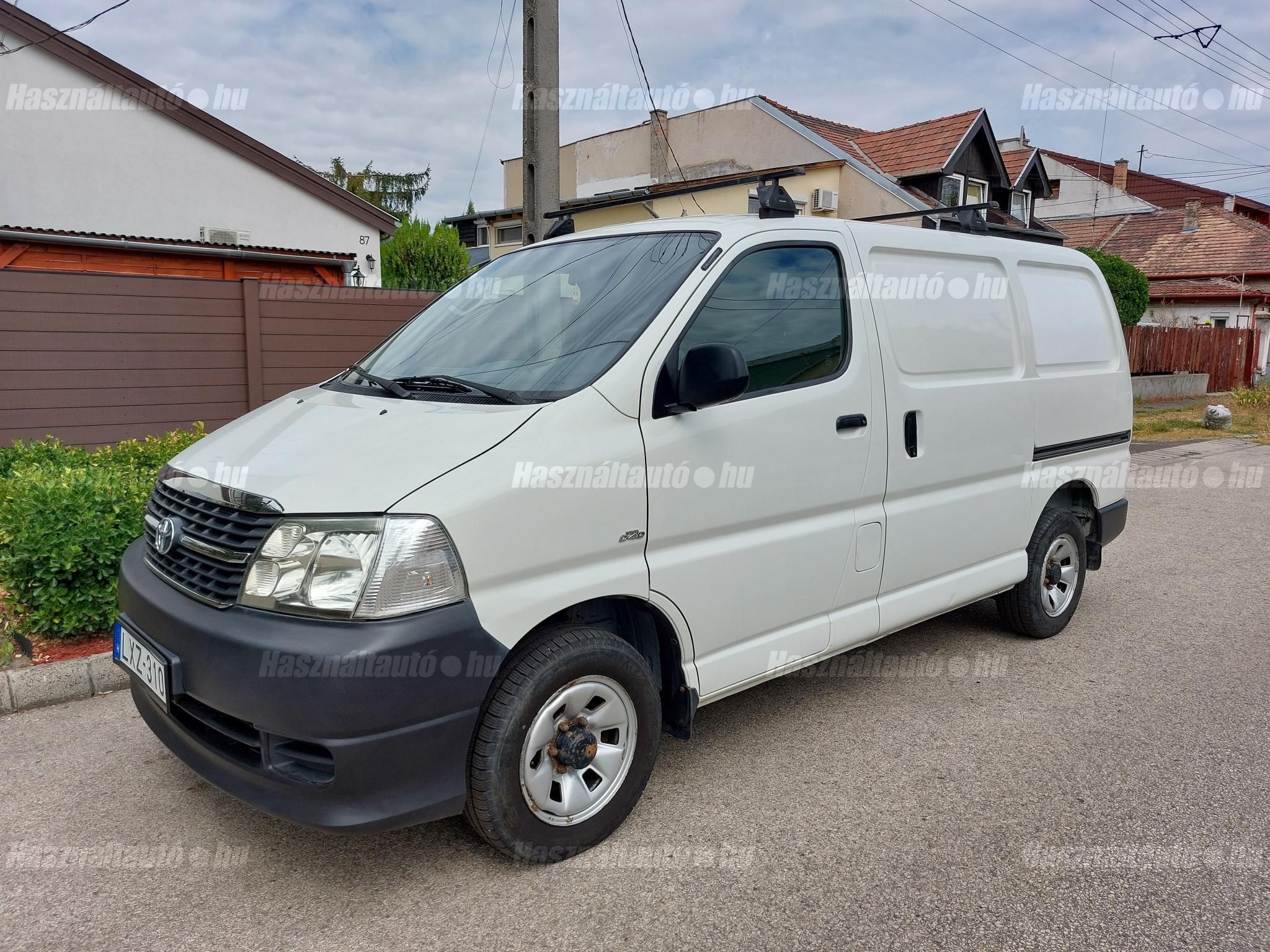 TOYOTA HIACE 2011/9 - 1