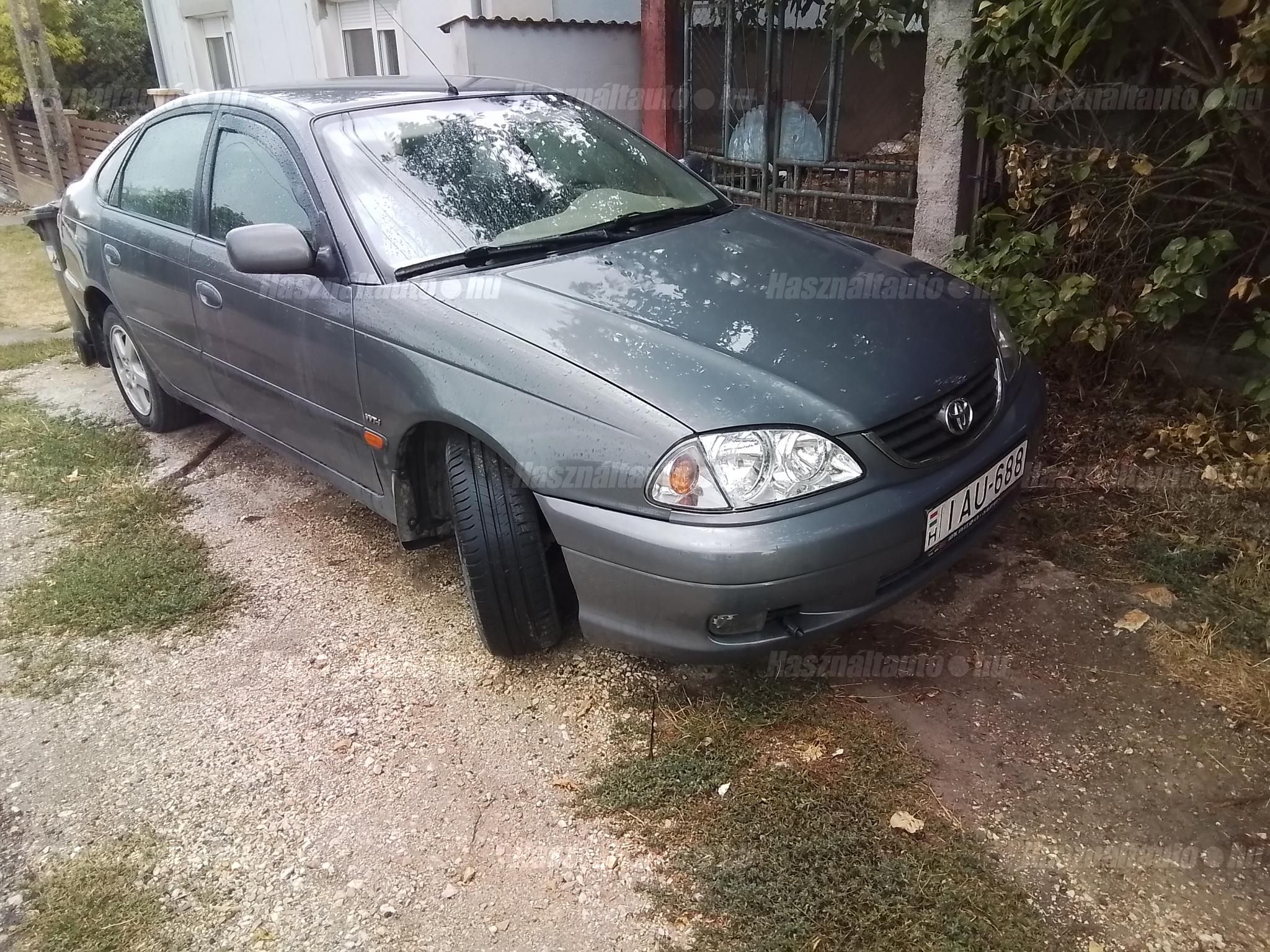 TOYOTA AVENSIS 2002/8 - 1