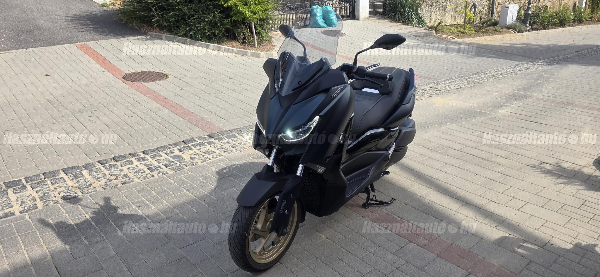 YAMAHA X-MAX 300 2022/3 - 1