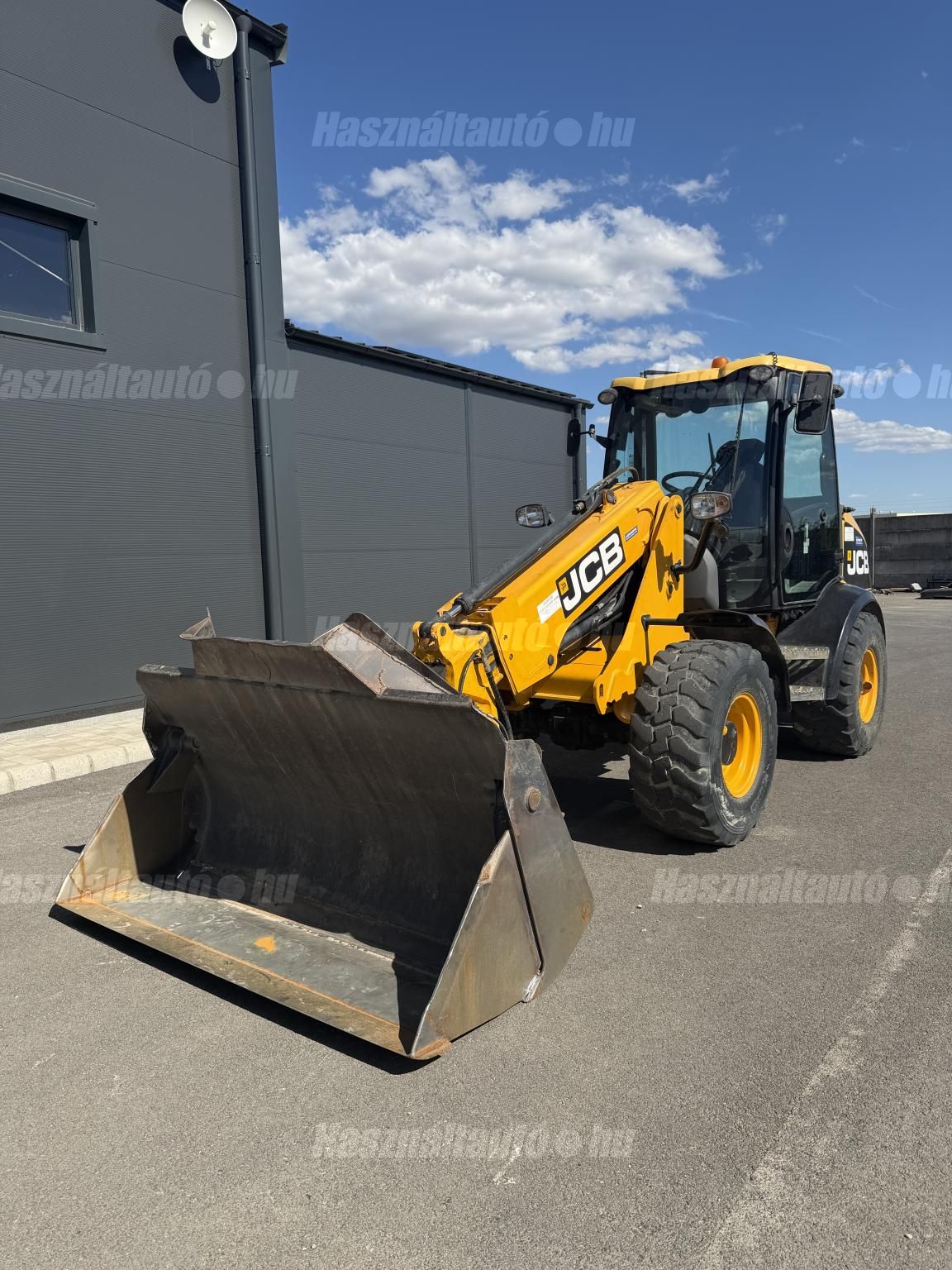 JCB 2012/10 - 1