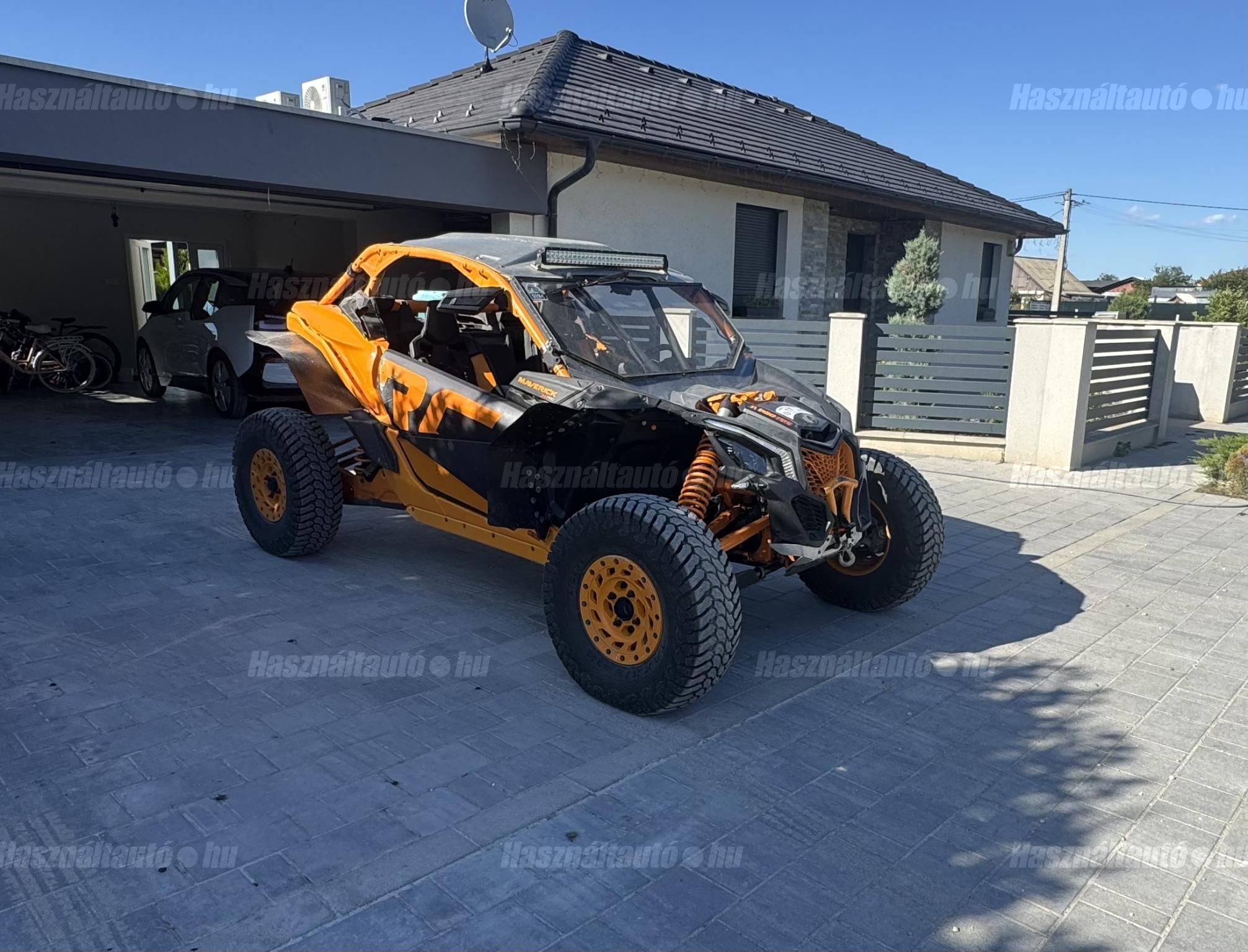CAN-AM MAVERICK 2020/3 - 1