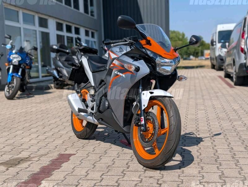 HONDA CBR 125 R 2011 - 1