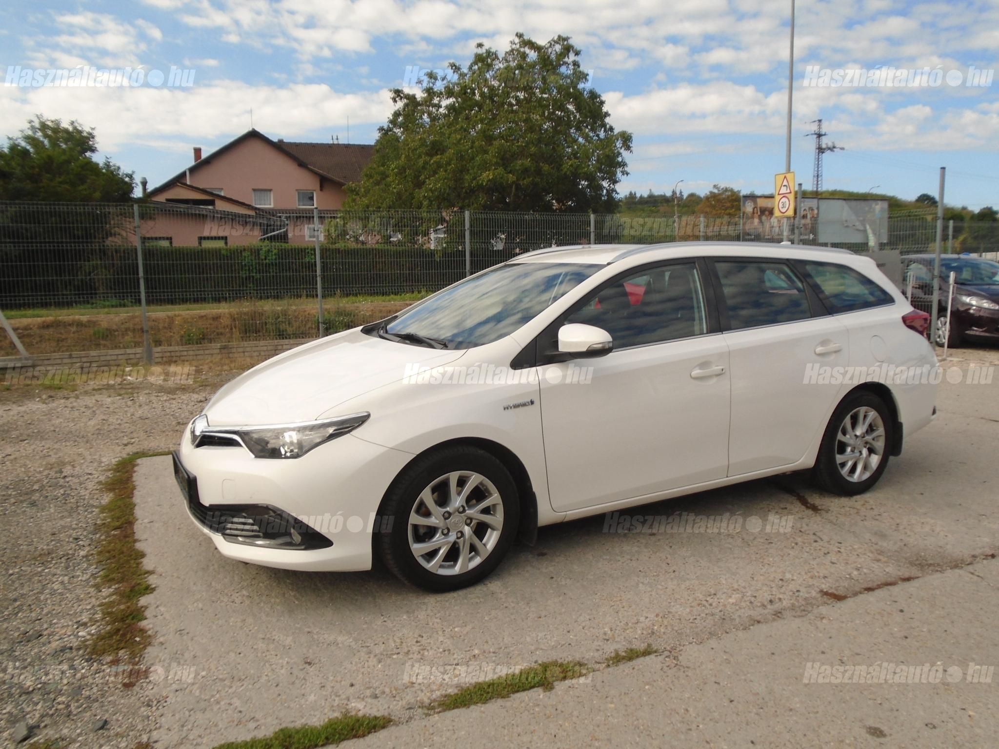 TOYOTA AURIS 2016/6 - 1
