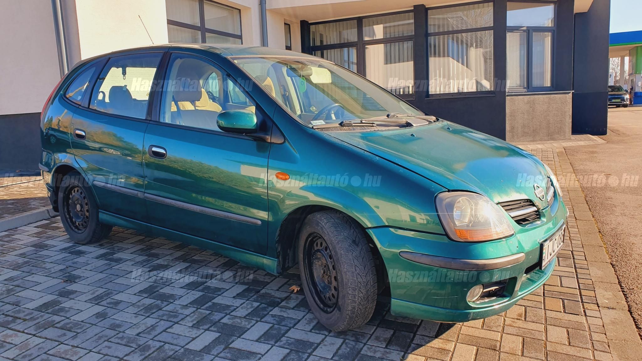NISSAN ALMERA TINO 2004/5 - 1