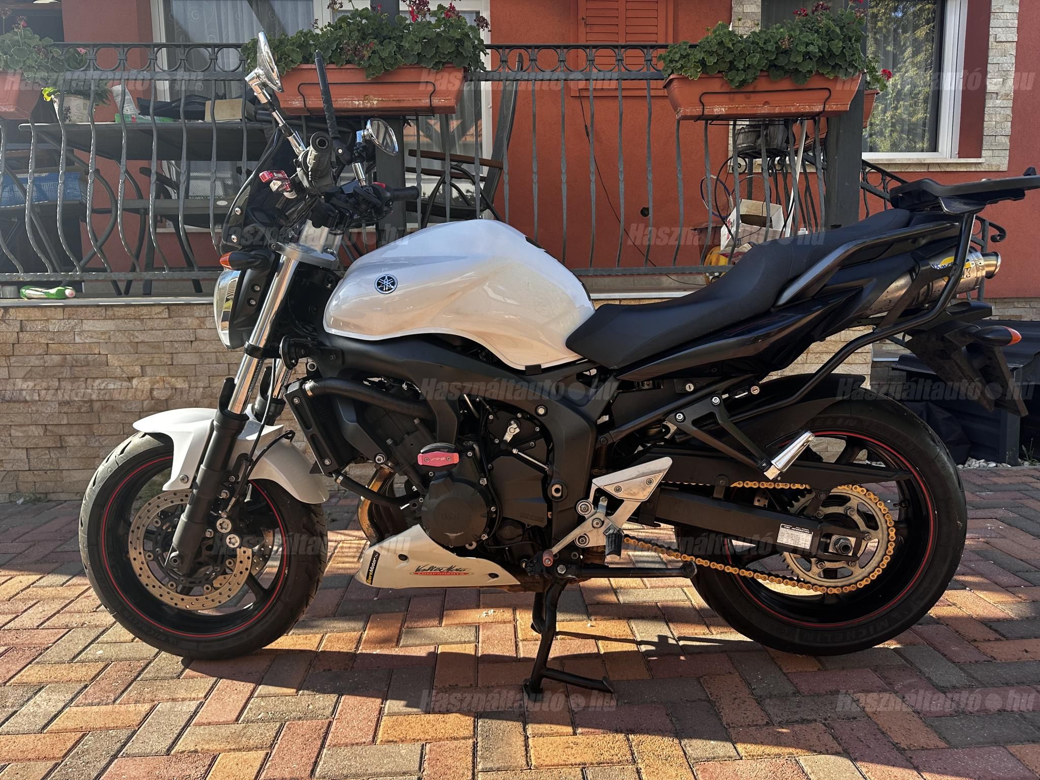 YAMAHA FZ6-N 2008/11 - 1
