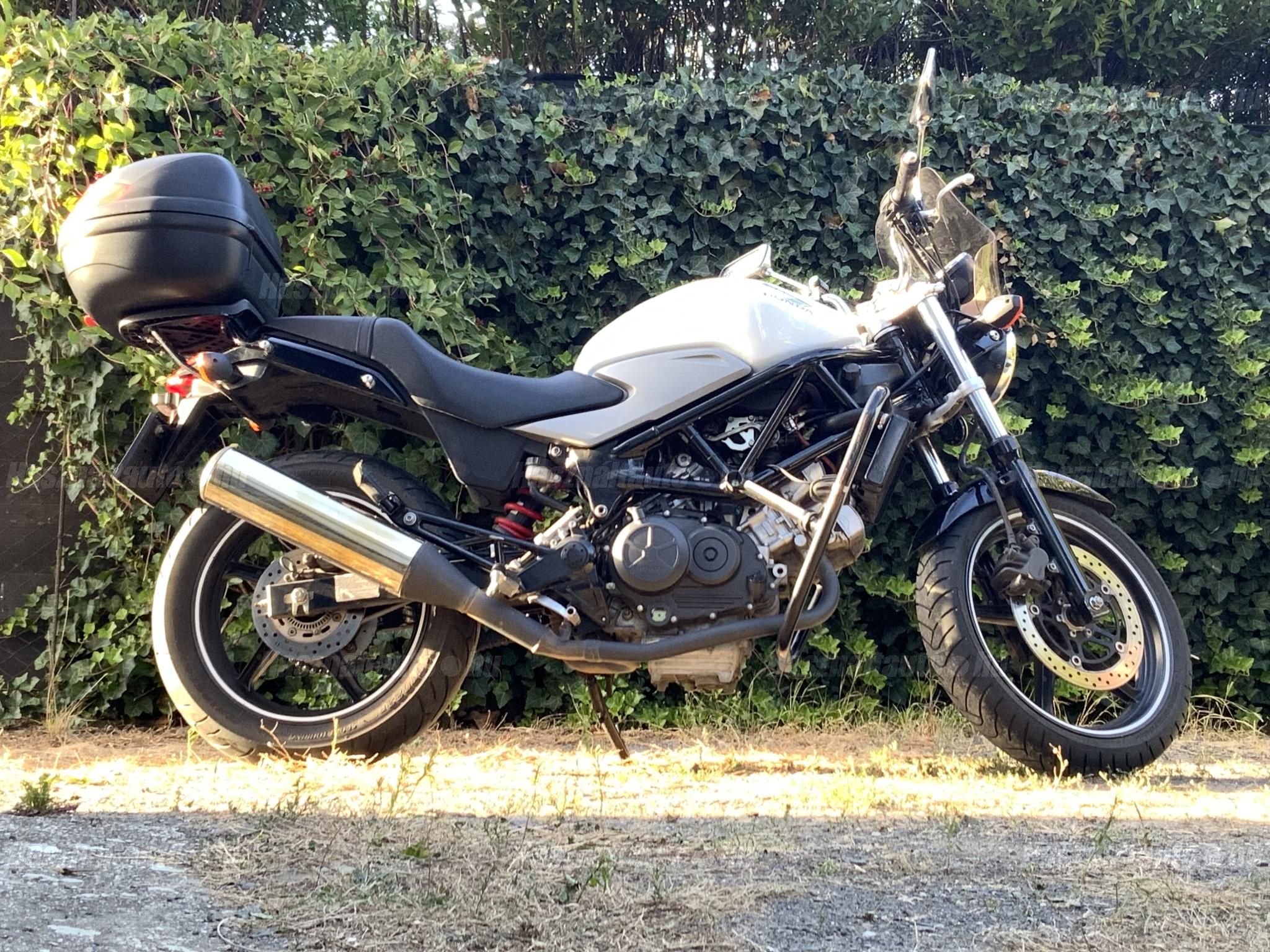 HONDA VTR 250 2009 - 1