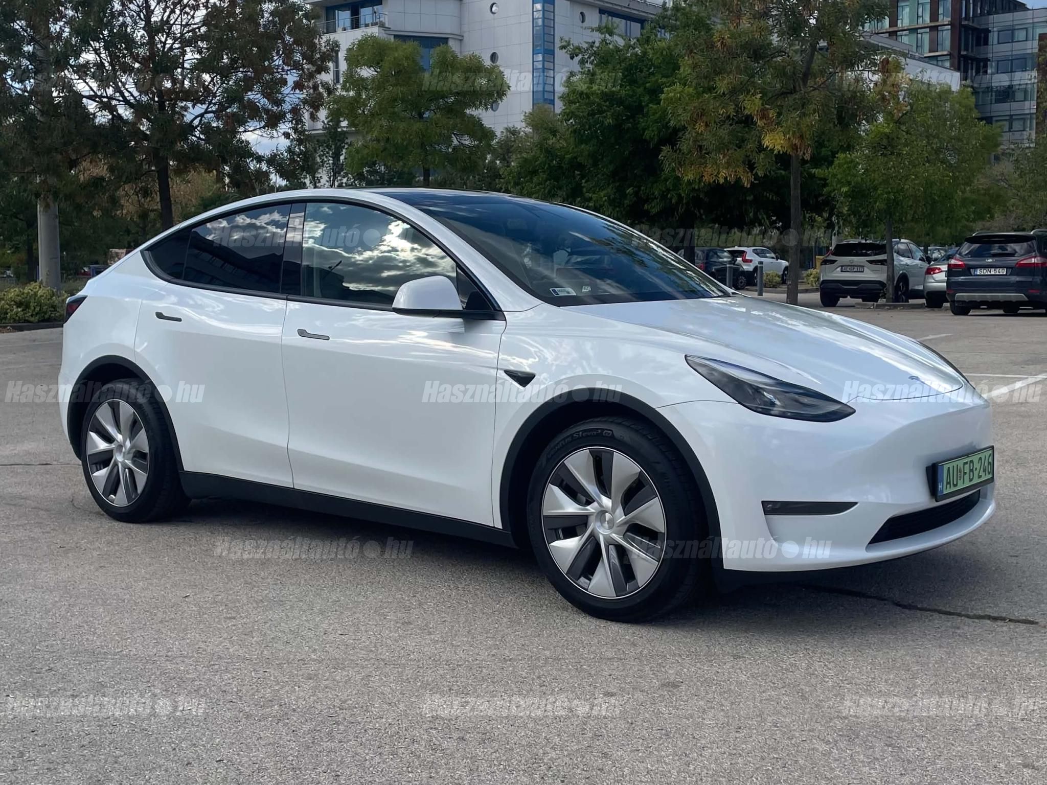 TESLA MODEL Y 2023/4 - 1