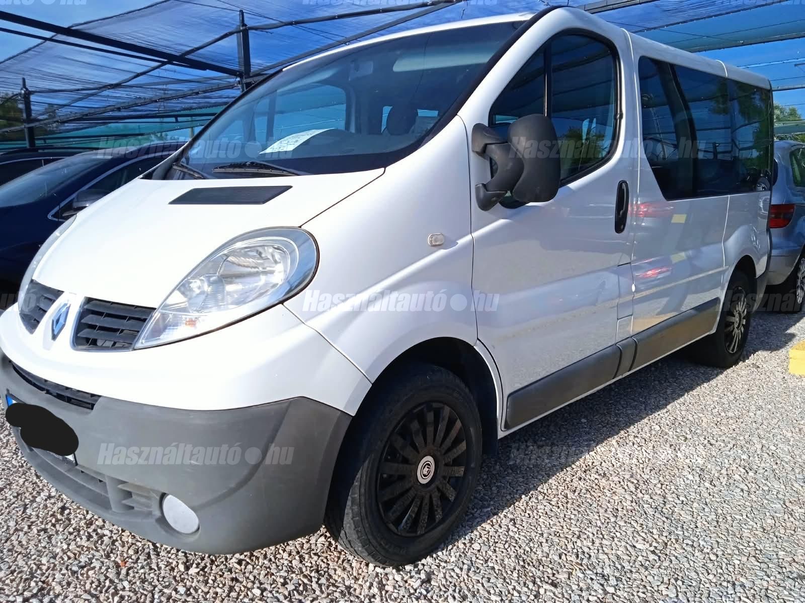 RENAULT TRAFIC 2012/3 - 1