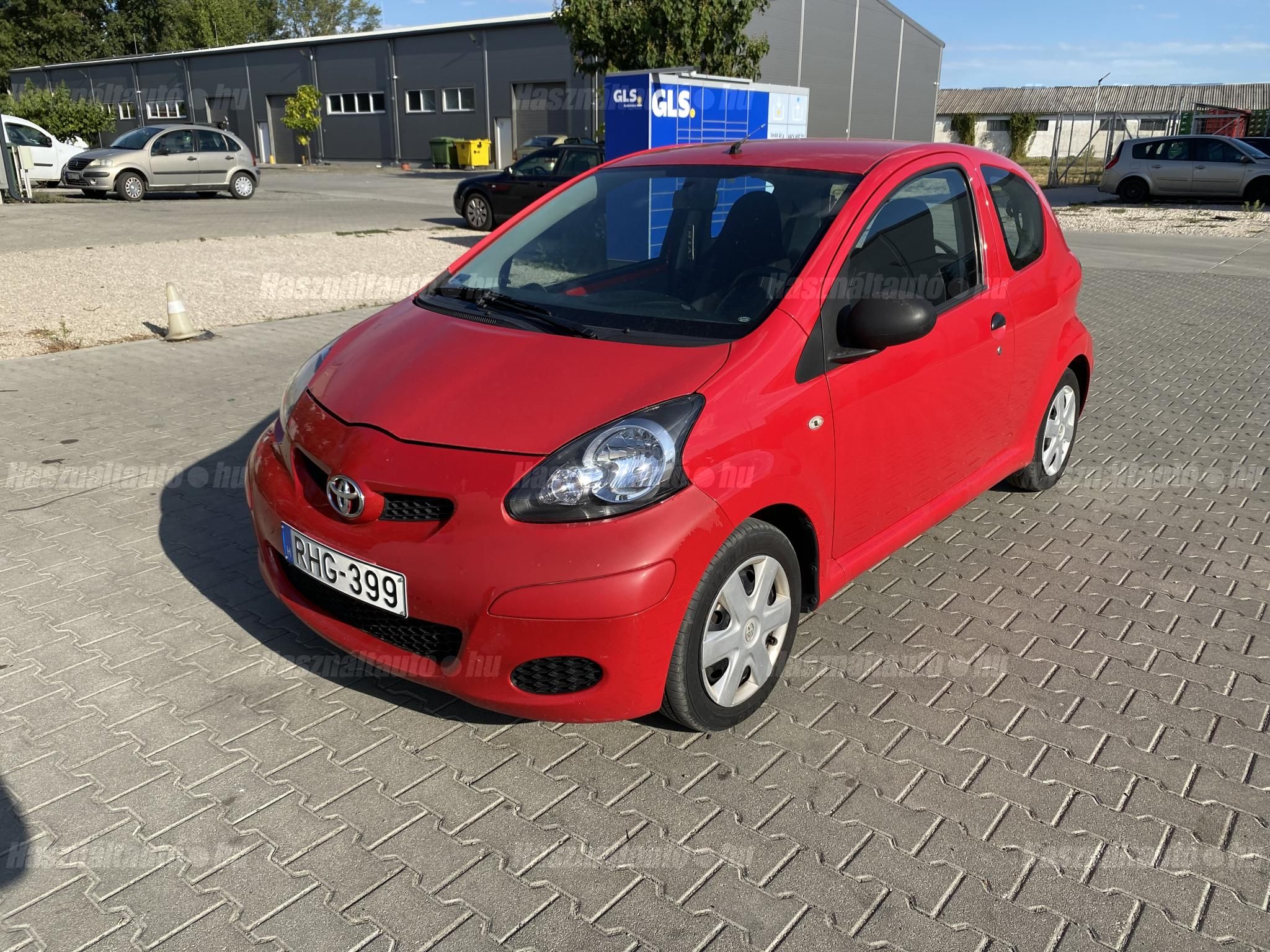 TOYOTA AYGO 2011/4 - 1