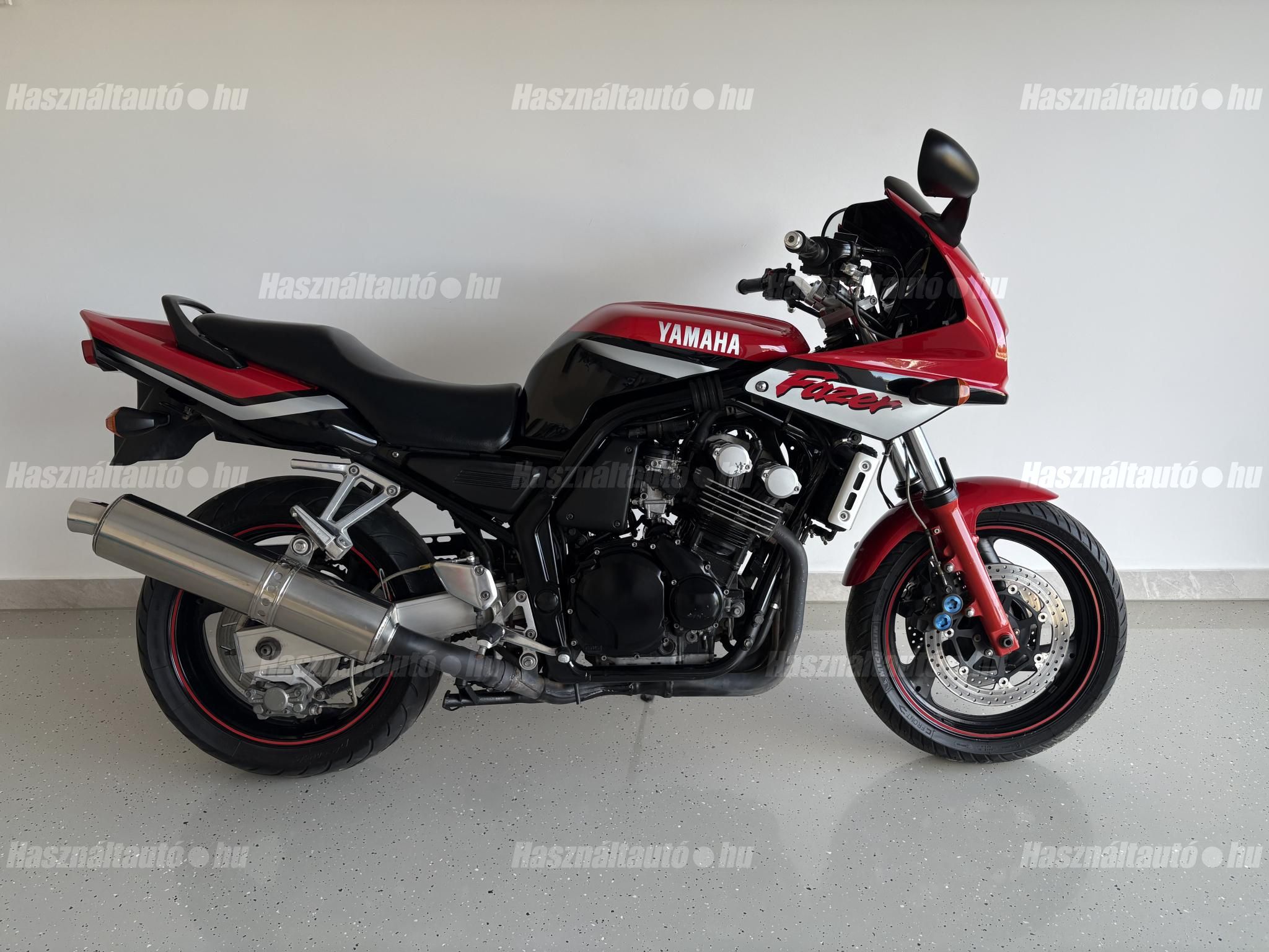 YAMAHA FZS 600 (FAZER) 2000/10 - 1