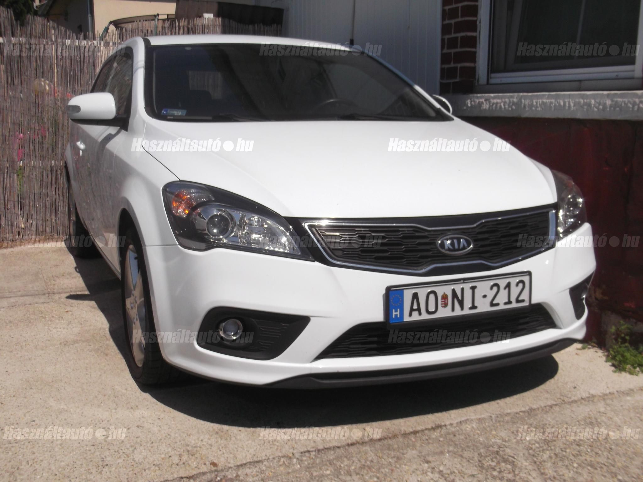 KIA CEE'D 2011/6 - 1