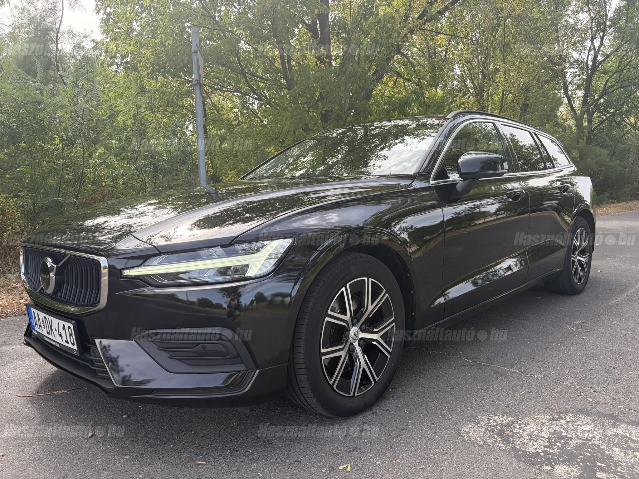VOLVO V60 2022/8 - 1
