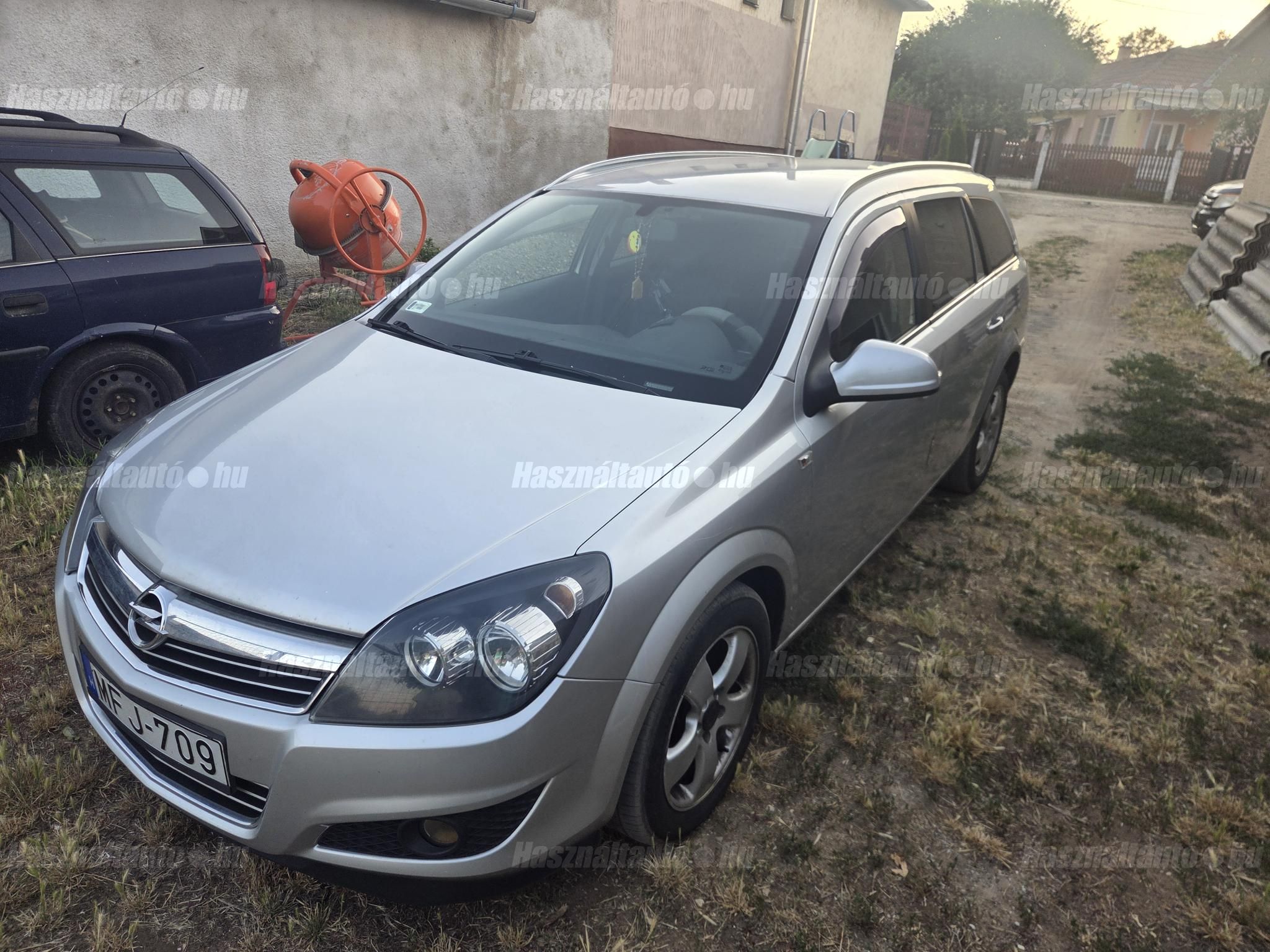 OPEL ASTRA H 2012/8 - 1