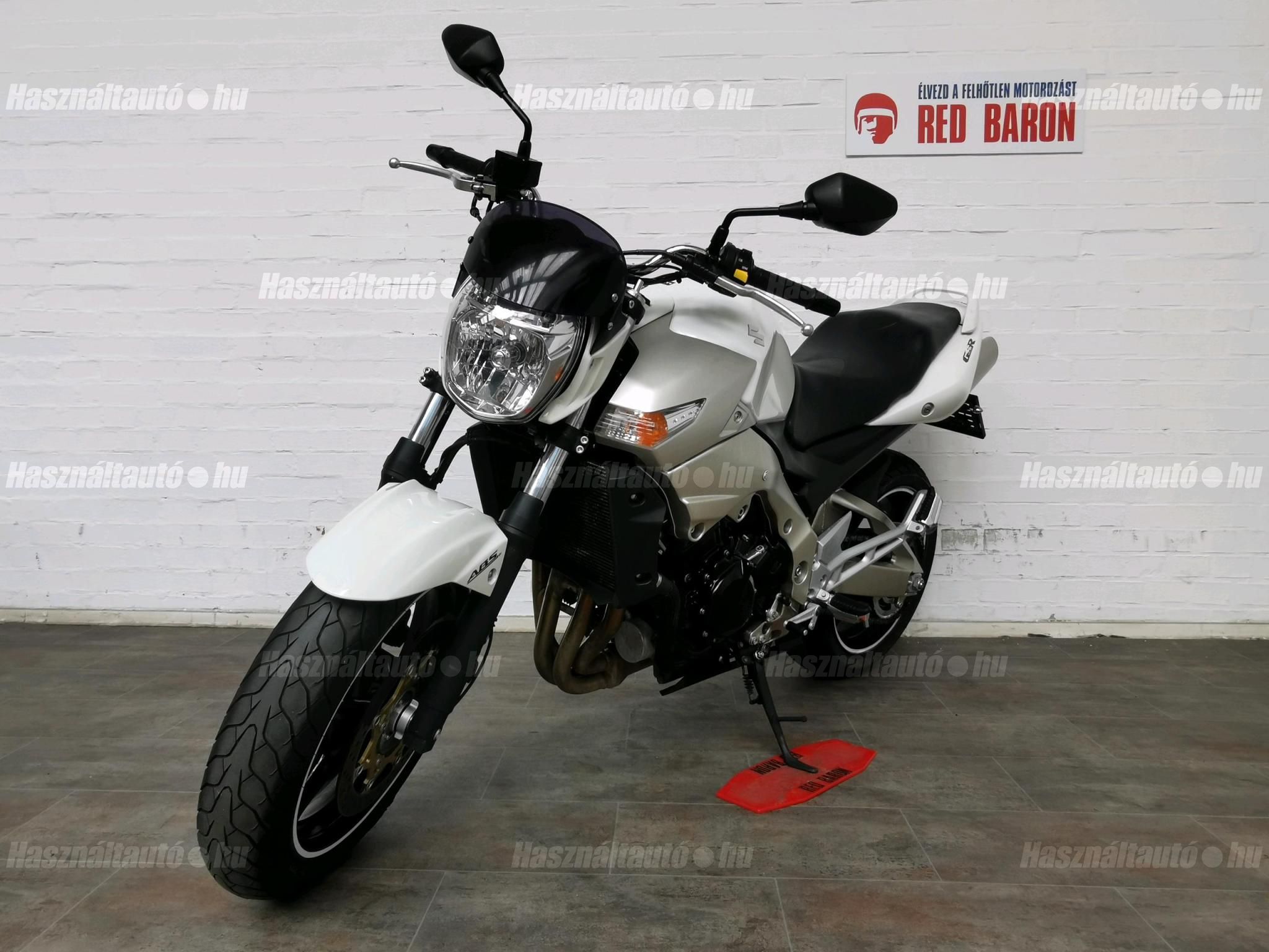 SUZUKI GSR 600 2010 - 1